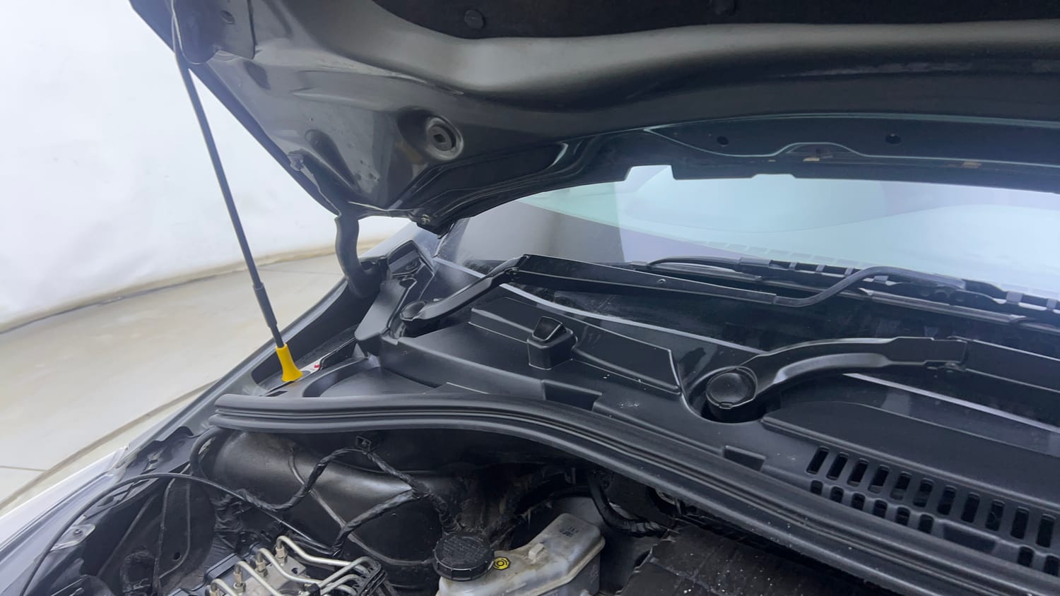 Used 2022 Tata Tigor XMA Petrol Automatic engine ENGINE RIGHT SIDE HINGE & APRON VIEW