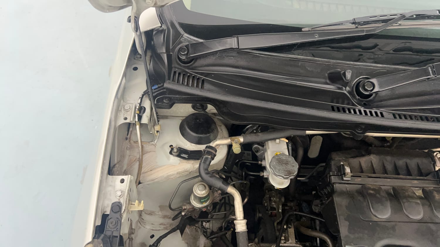 Used 2019 Maruti Suzuki Celerio VXi AMT Petrol Automatic engine ENGINE RIGHT SIDE HINGE & APRON VIEW