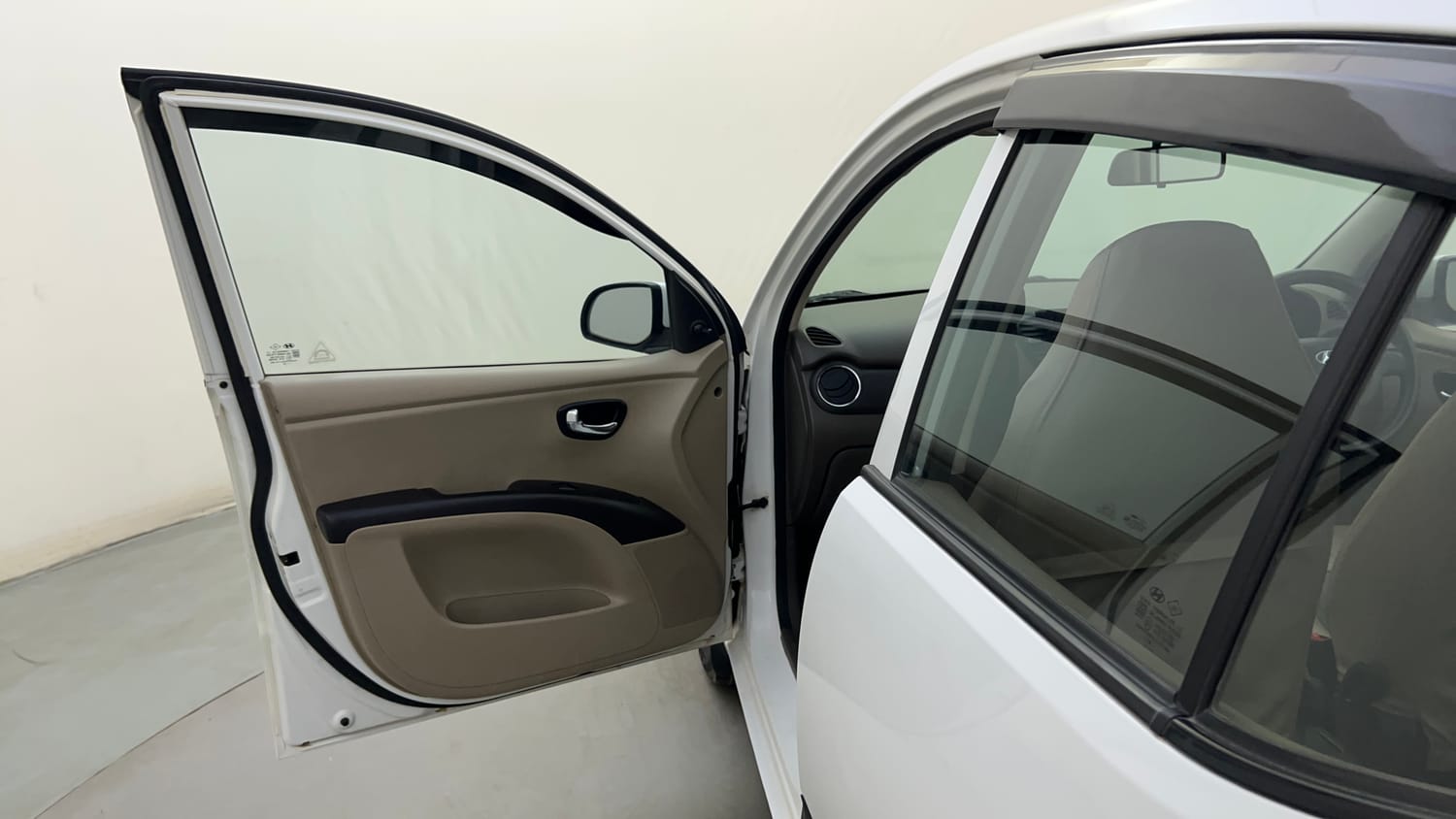 Used 2015 Hyundai i10 Sportz 1.1 iRDE2 Petrol Manual interior LEFT FRONT DOOR OPEN VIEW