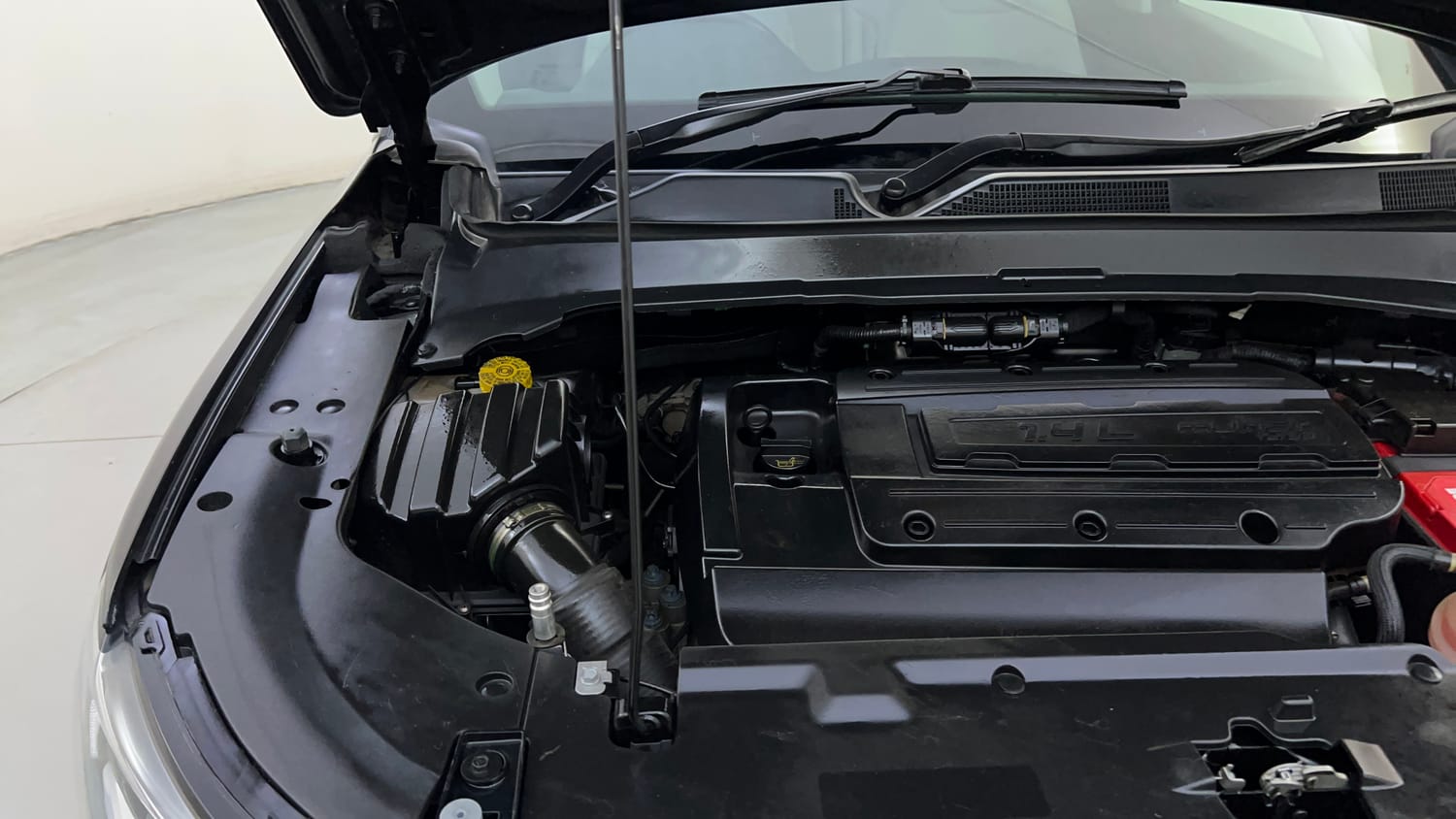 Used 2018 Jeep Compass Limited 1.4 Petrol AT Petrol Automatic engine ENGINE RIGHT SIDE HINGE & APRON VIEW