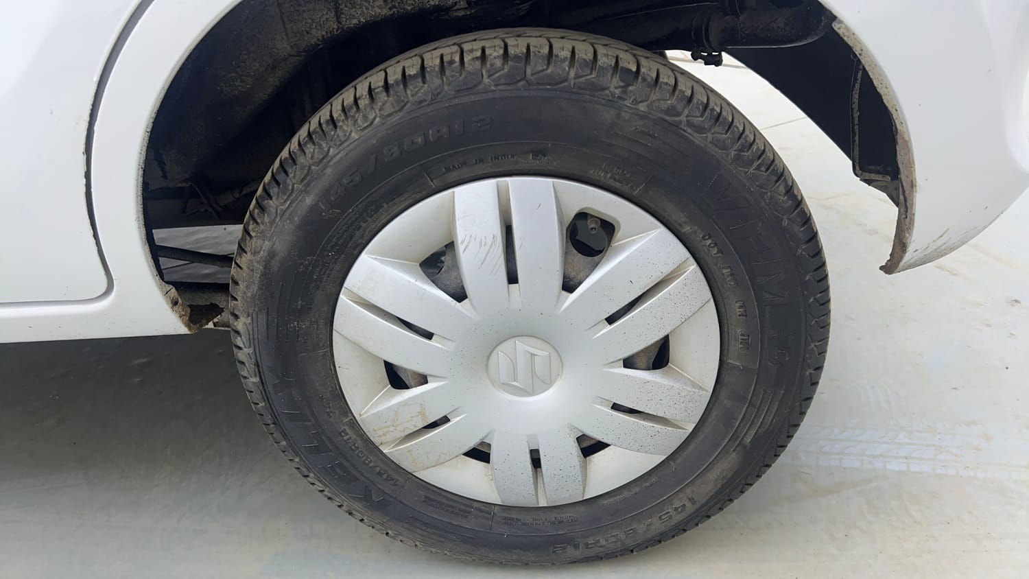 Used 2017 Maruti Suzuki Alto 800 LXi Petrol Manual tyres LEFT REAR TYRE RIM VIEW