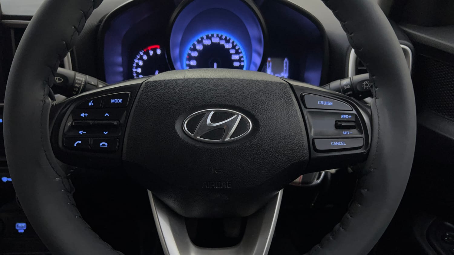 Used 2020 Hyundai Venue SX 1.0 Turbo Petrol Manual top_features Airbags