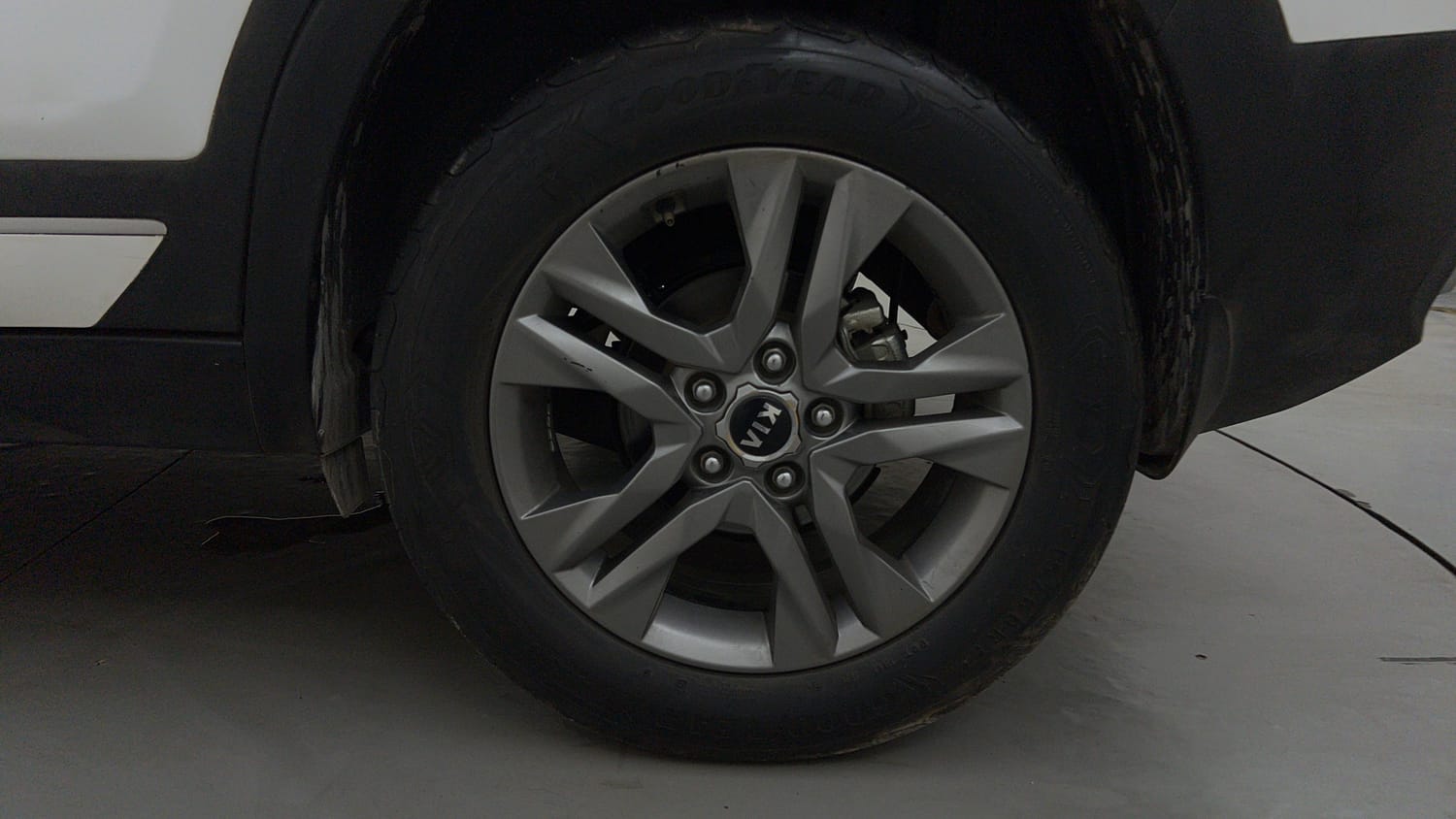 Used 2020 Kia Seltos HTX IVT 1.5 Dual Tone Petrol Automatic tyres LEFT REAR TYRE RIM VIEW