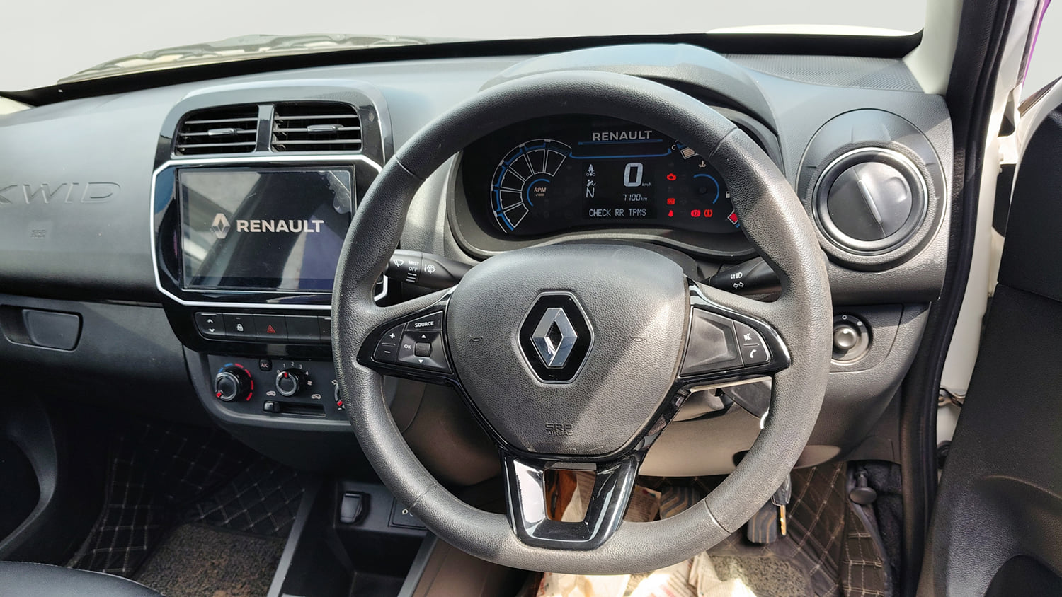 Used 2024 Renault Kwid CLIMBER 1.0 AMT Dual Tone Petrol Automatic interior STEERING VIEW