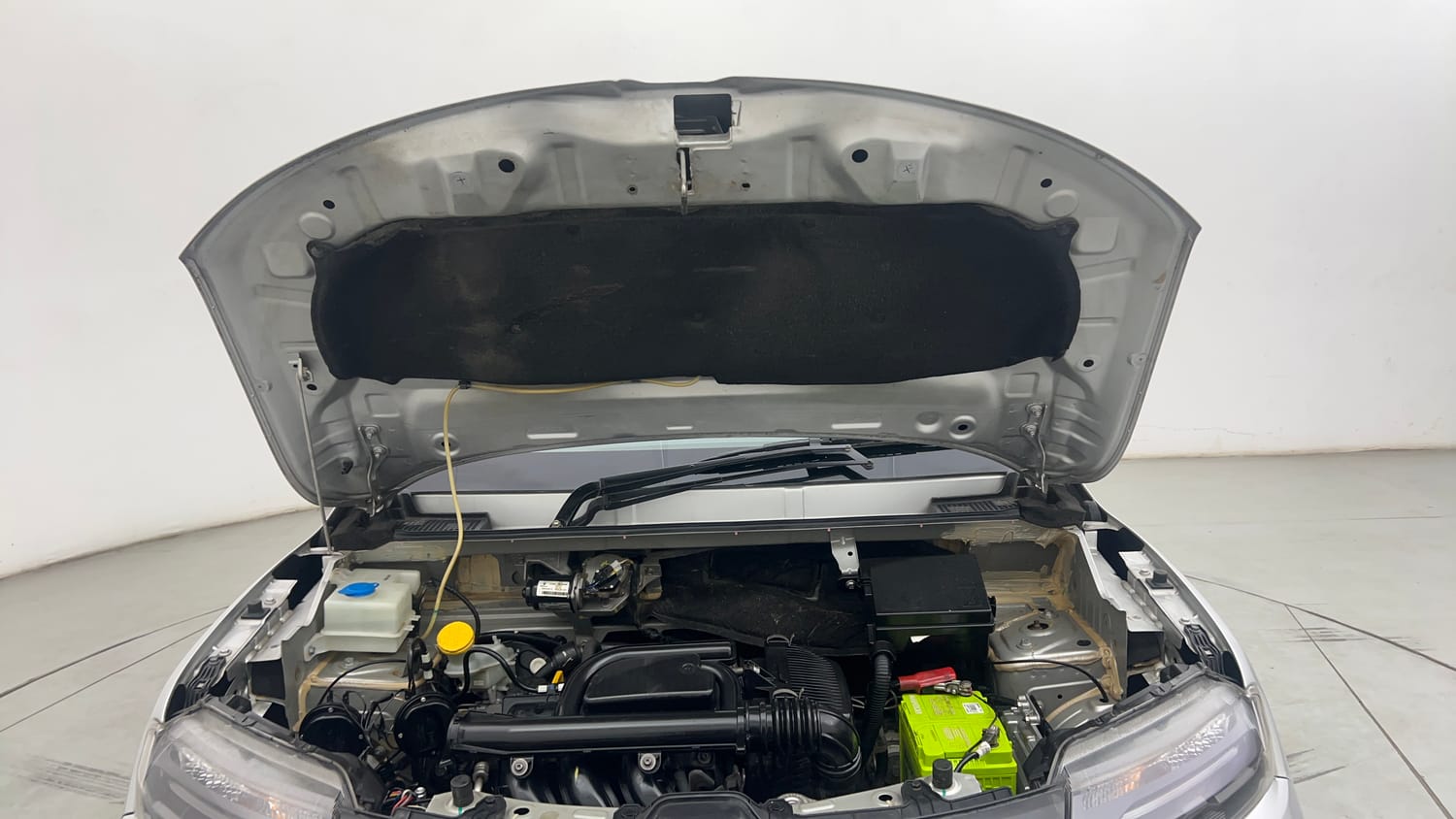 Used 2022 Renault Kwid RXT 1.0 AMT (O) Petrol Automatic engine ENGINE & BONNET OPEN FRONT VIEW