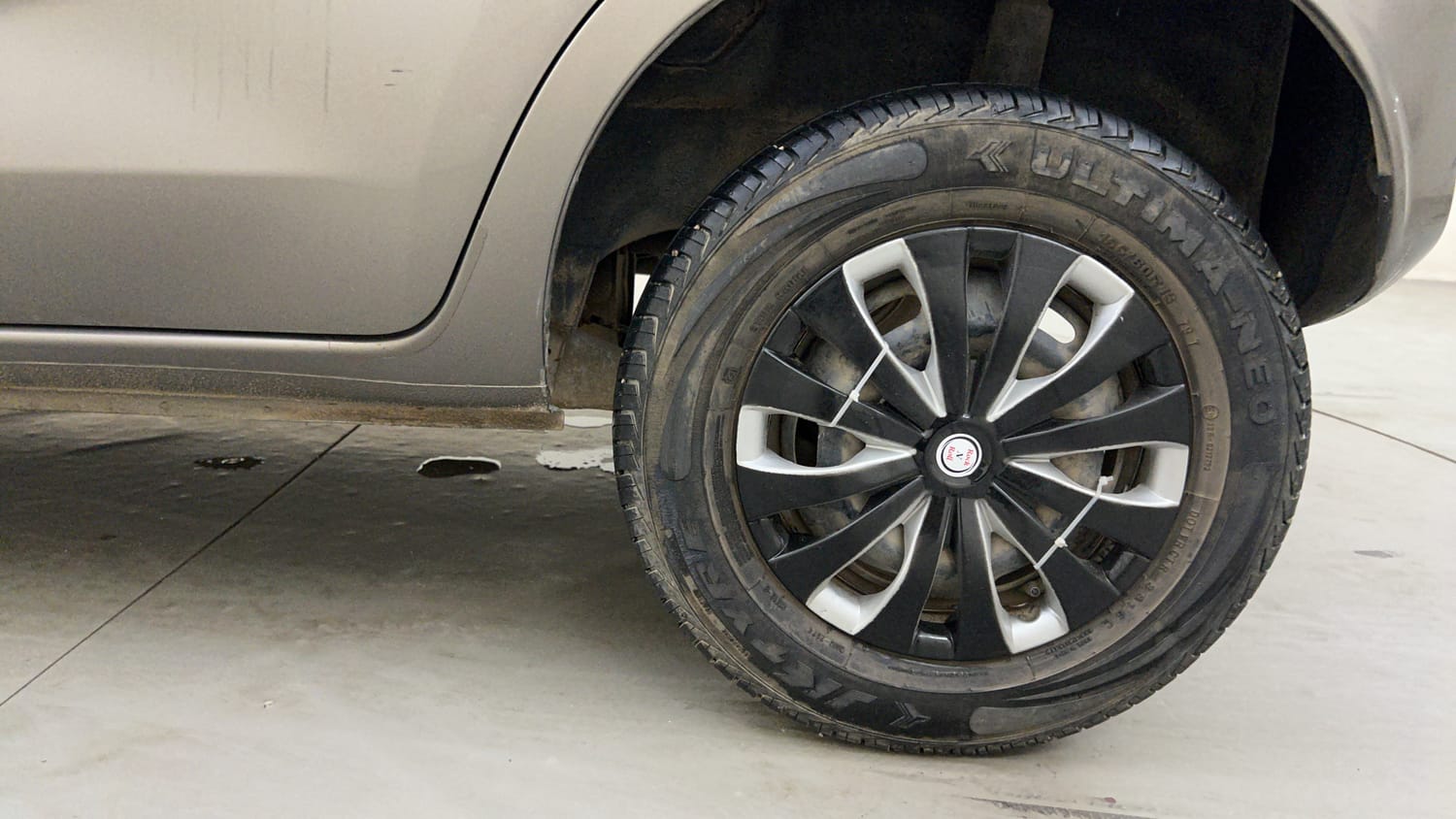 Used 2016 Datsun Redi-GO Sport Petrol Manual tyres LEFT REAR TYRE RIM VIEW