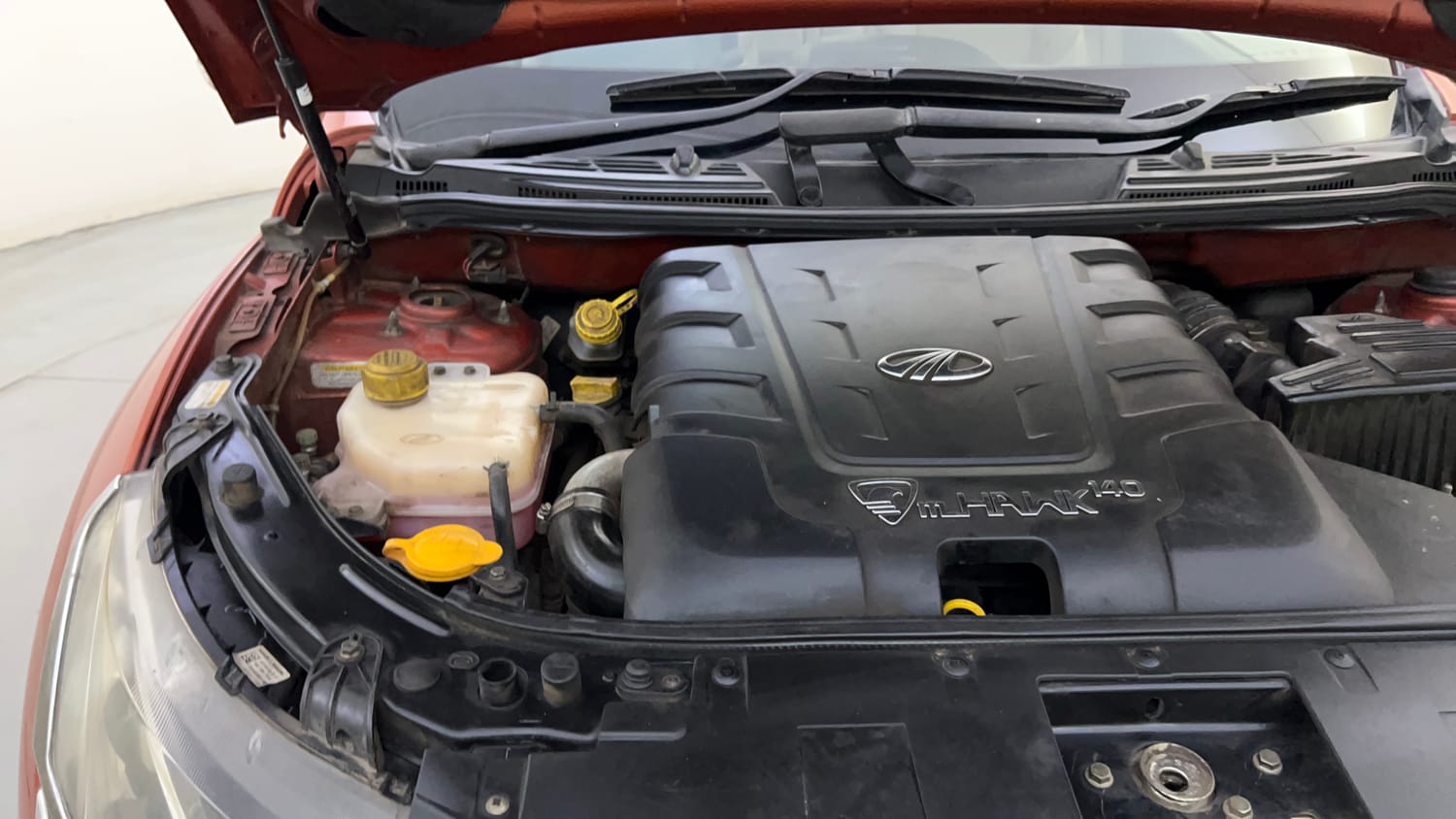 Used 2015 Mahindra XUV500 W10 Diesel Manual engine ENGINE RIGHT SIDE HINGE & APRON VIEW