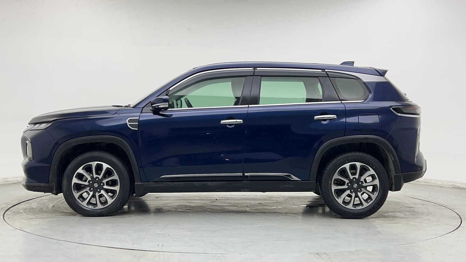 Used 2023 Maruti Suzuki Grand Vitara Zeta Smart Hybrid AT Petrol Automatic exterior LEFT SIDE VIEW