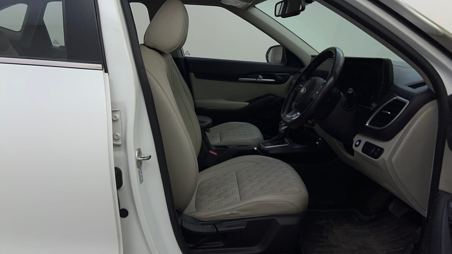 Used 2020 Kia Seltos HTX IVT 1.5 Dual Tone Petrol Automatic interior RIGHT SIDE FRONT DOOR CABIN VIEW