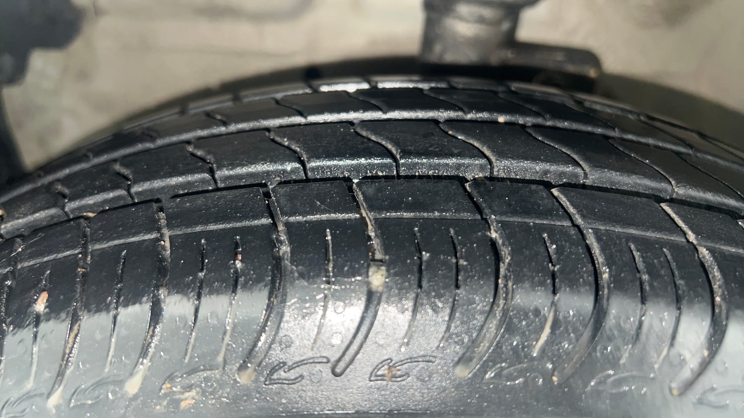 Used 2019 Maruti Suzuki Celerio VXi AMT Petrol Automatic tyres LEFT FRONT TYRE TREAD VIEW