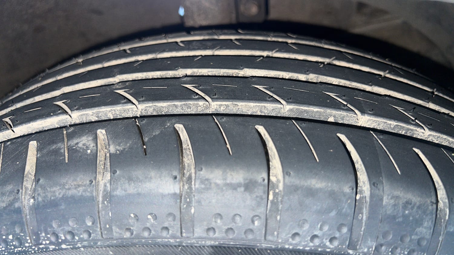 Used 2017 Maruti Suzuki Dzire ZXi Plus AMT Petrol Automatic tyres RIGHT FRONT TYRE TREAD VIEW