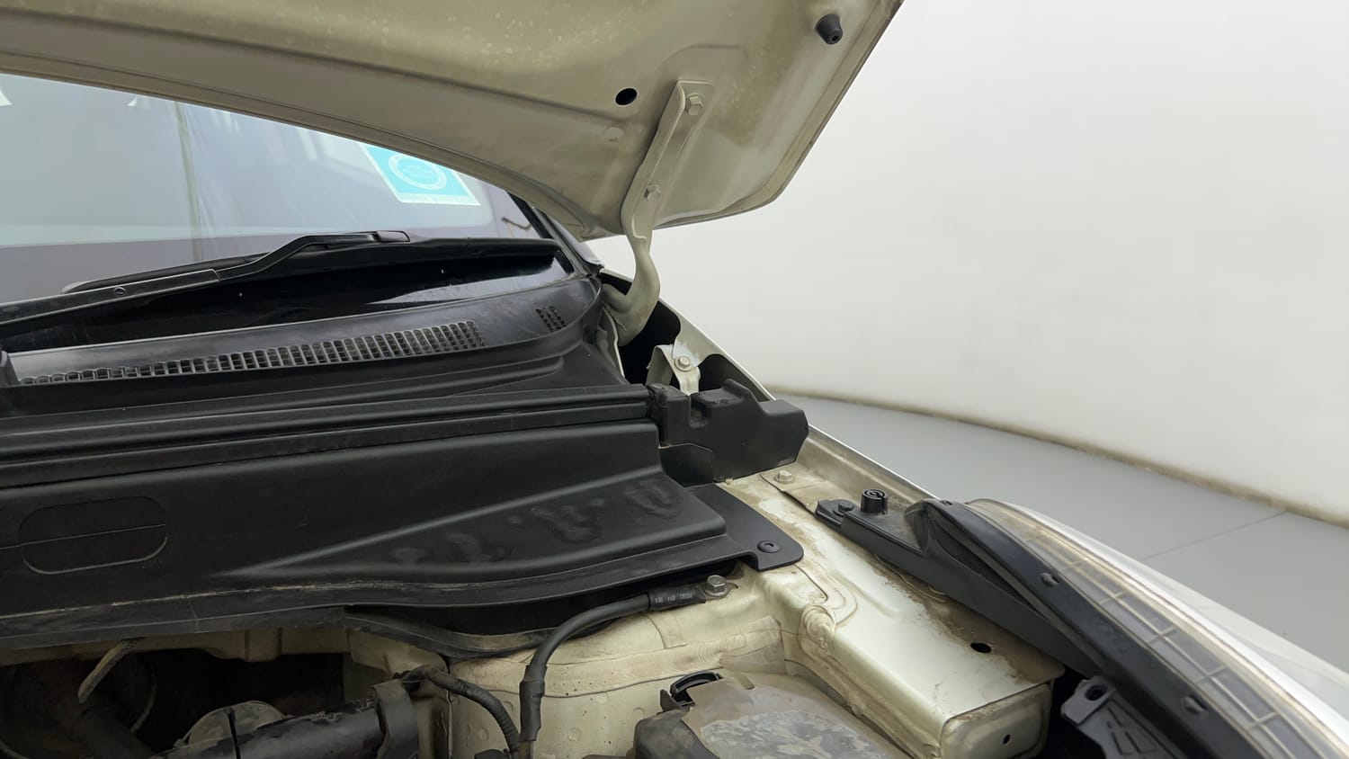 Used 2018 Hyundai Creta SX 1.6 AT Petrol Petrol Automatic engine ENGINE LEFT SIDE HINGE & APRON VIEW