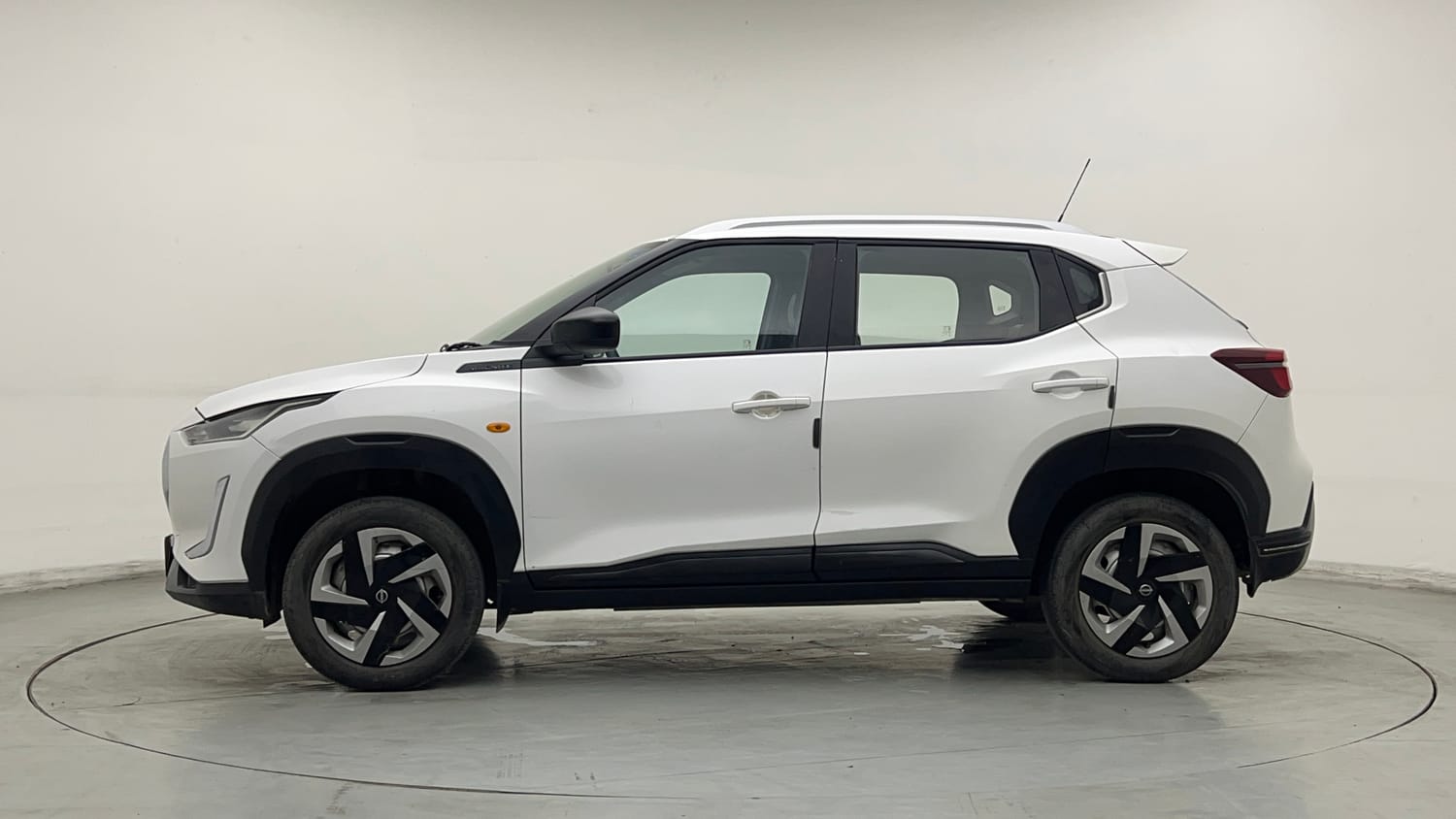Used 2021 Nissan Magnite XE Petrol Manual exterior LEFT SIDE VIEW
