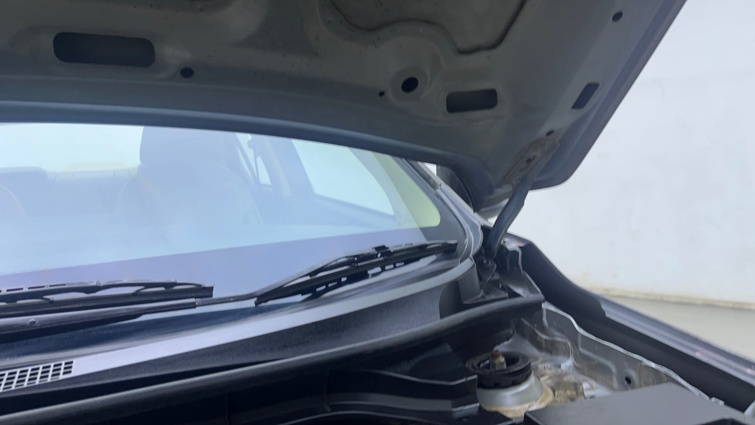 Used 2018 Honda Amaze 1.2 S MT Petrol Petrol Manual engine ENGINE LEFT SIDE HINGE & APRON VIEW