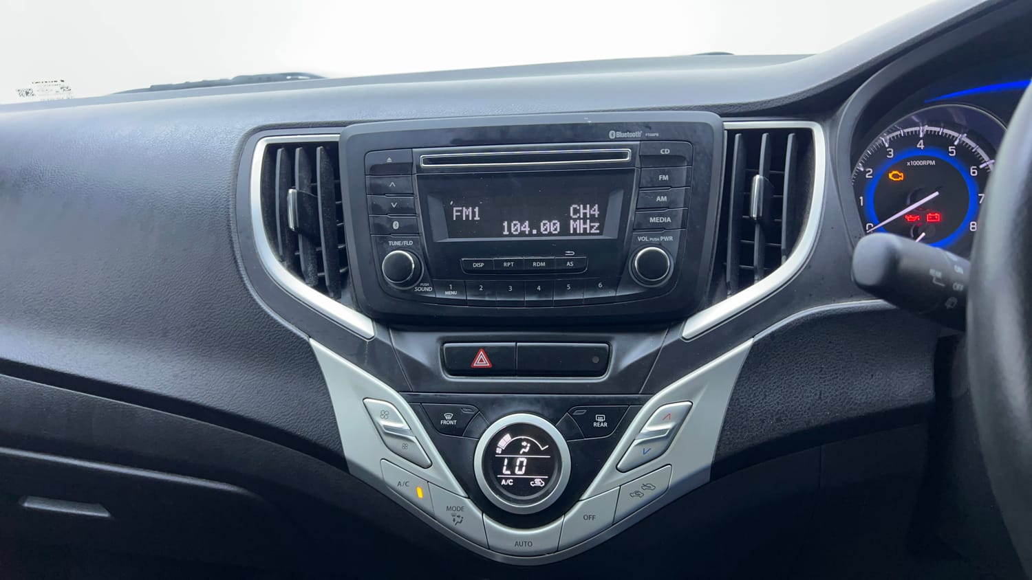 Used 2018 Maruti Suzuki Baleno Delta 1.2 Petrol Manual interior MUSIC SYSTEM & AC CONTROL VIEW