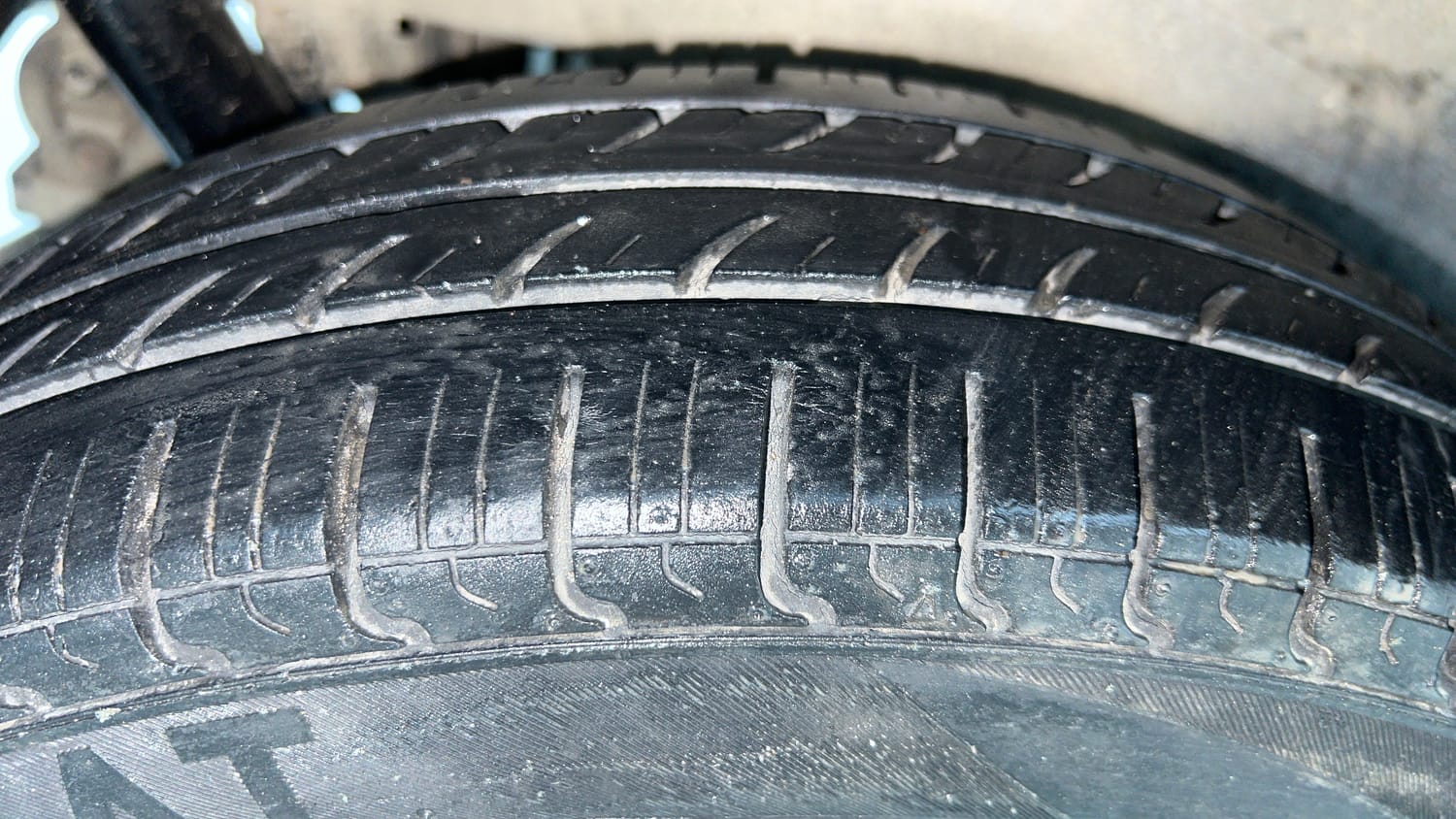 Used 2013 Maruti Suzuki Wagon R LXI CNG Cng Manual tyres RIGHT REAR TYRE TREAD VIEW