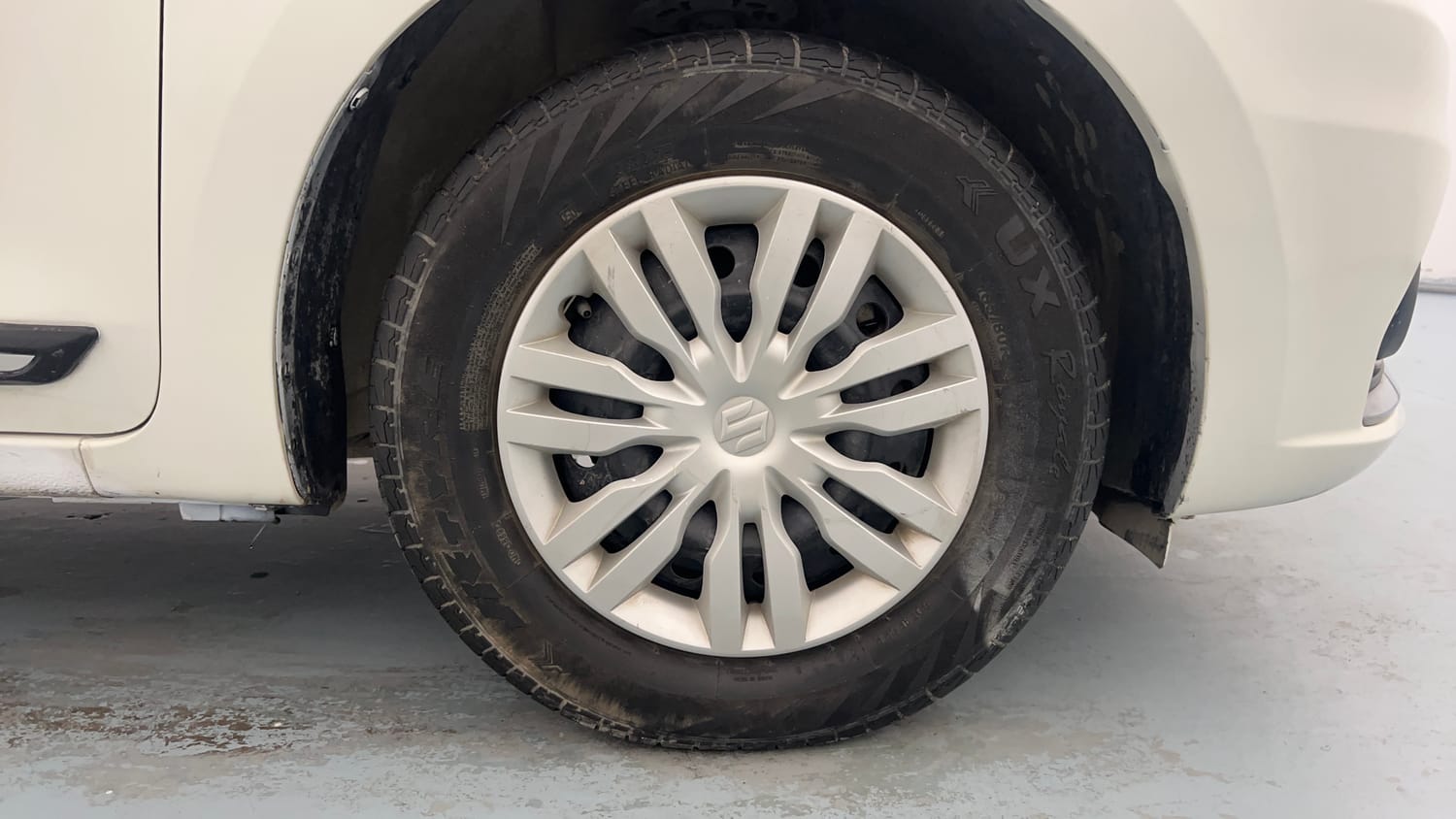 Used 2021 Maruti Suzuki Dzire VXi Petrol Manual tyres RIGHT FRONT TYRE RIM VIEW
