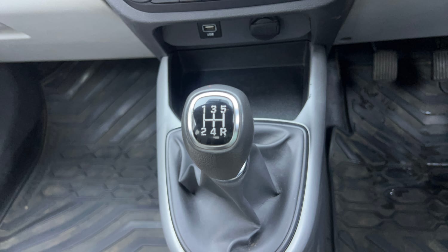 Used 2017 Maruti Suzuki Ertiga VXI CNG Cng Manual interior GEAR  KNOB VIEW