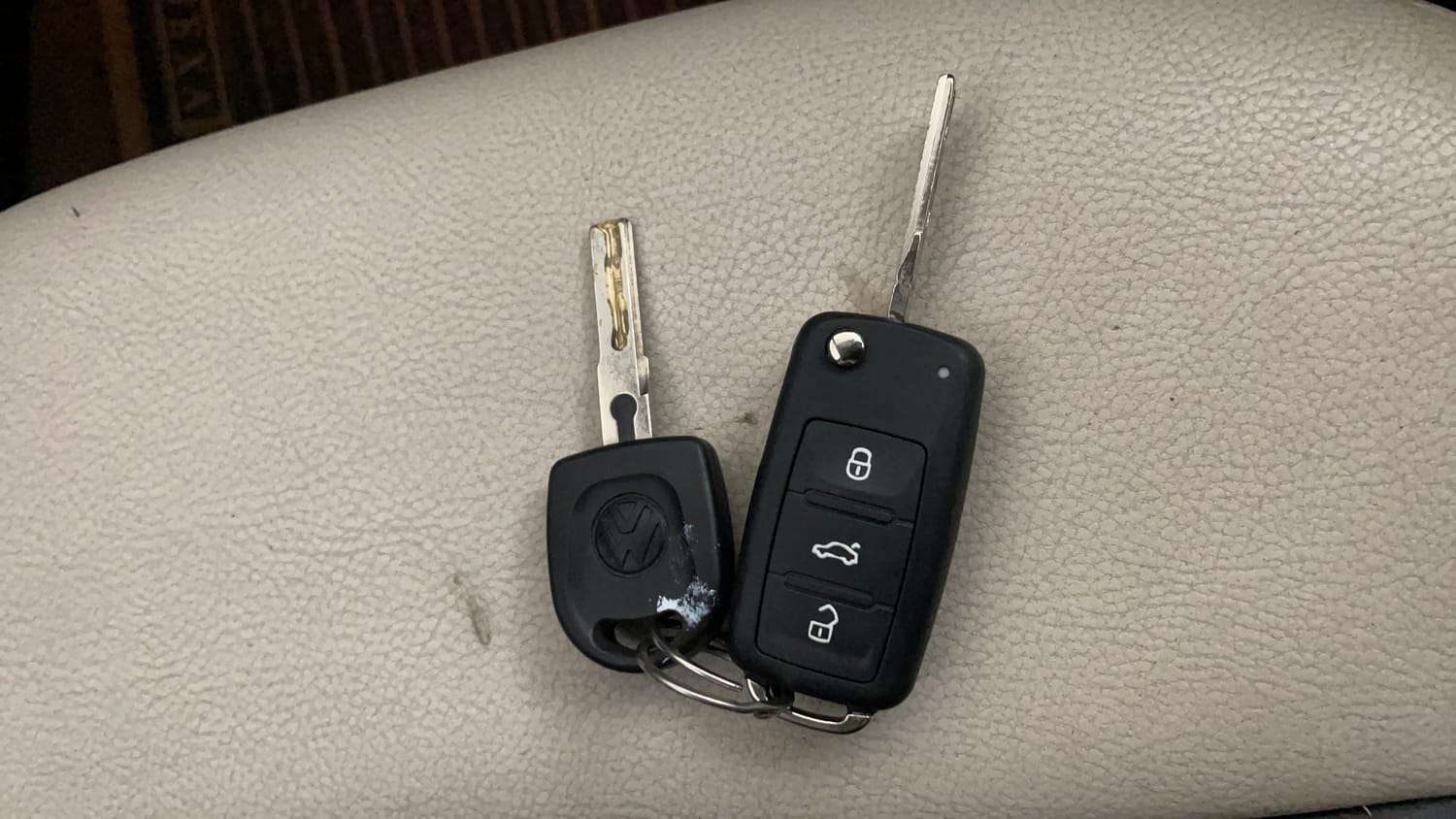 Used 2015 Volkswagen Polo Highline1.2L (P) Petrol Manual extra CAR KEY VIEW
