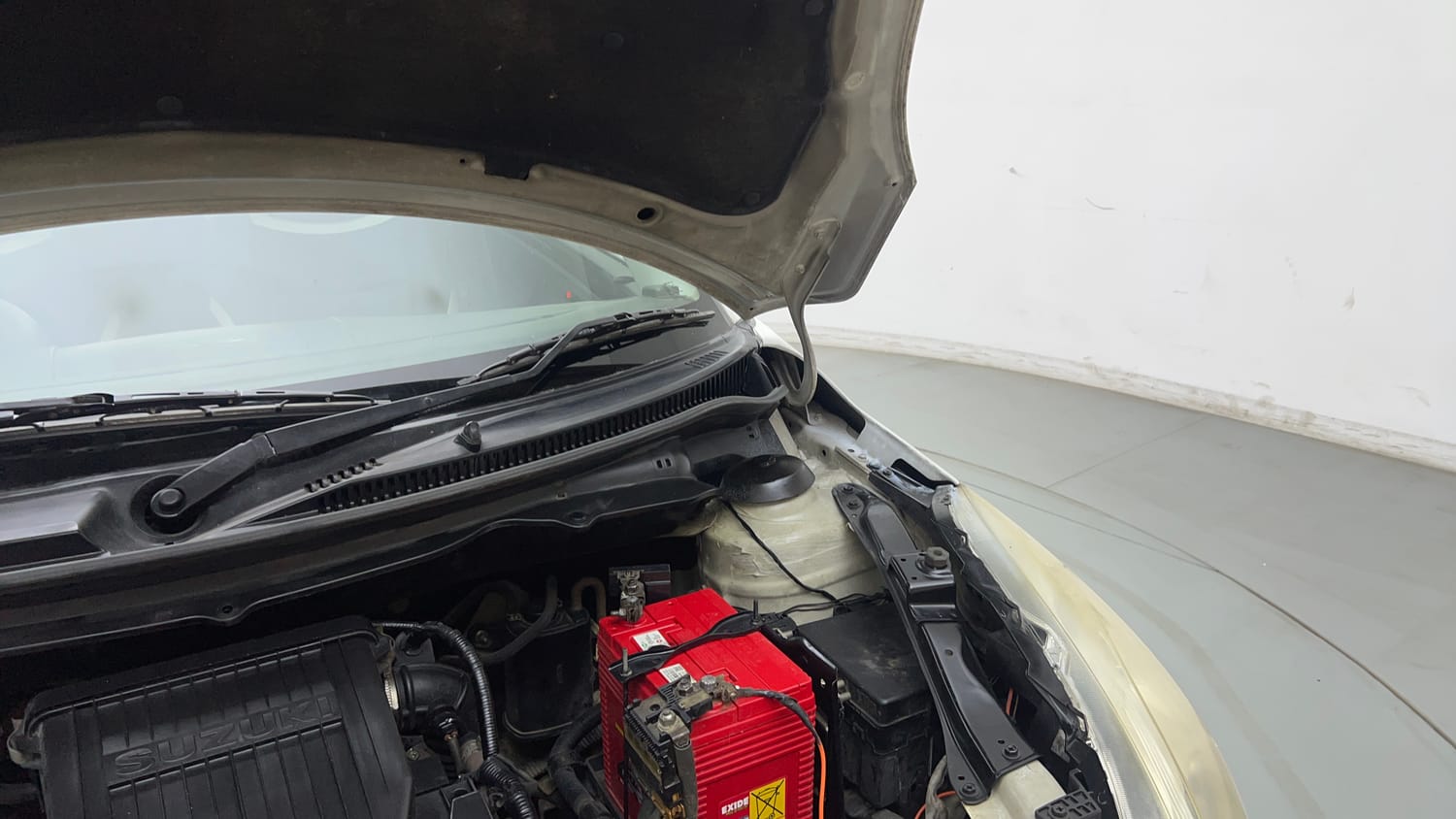Used 2017 Maruti Suzuki Swift Lxi (O) Petrol Manual engine ENGINE LEFT SIDE HINGE & APRON VIEW