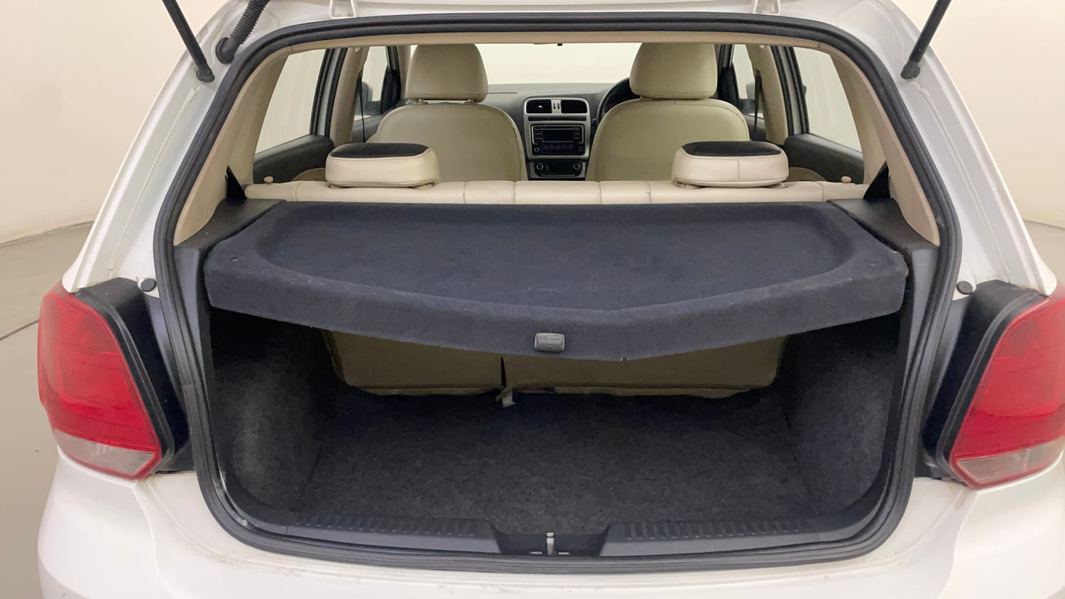 Used 2015 Volkswagen Polo Highline1.2L (P) Petrol Manual interior DICKY INSIDE VIEW
