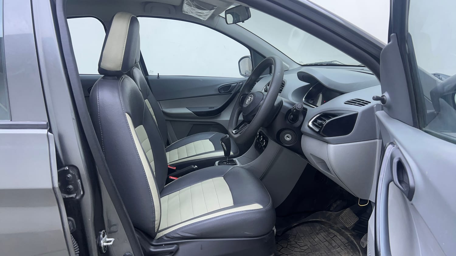Used 2022 Tata Tigor XMA Petrol Automatic interior RIGHT SIDE FRONT DOOR CABIN VIEW
