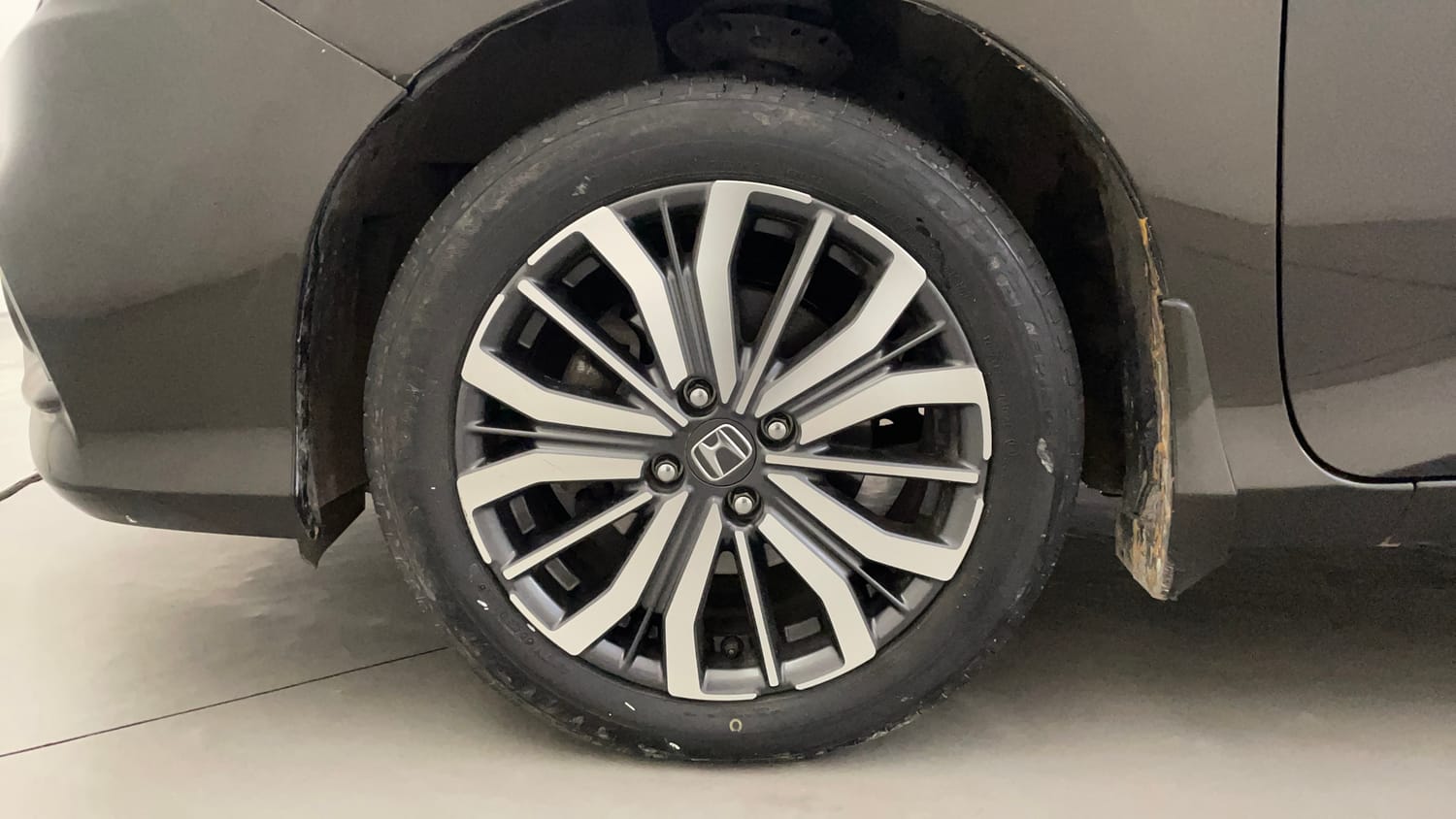 Used 2019 Honda City ZX CVT Petrol Petrol Automatic tyres LEFT FRONT TYRE RIM VIEW
