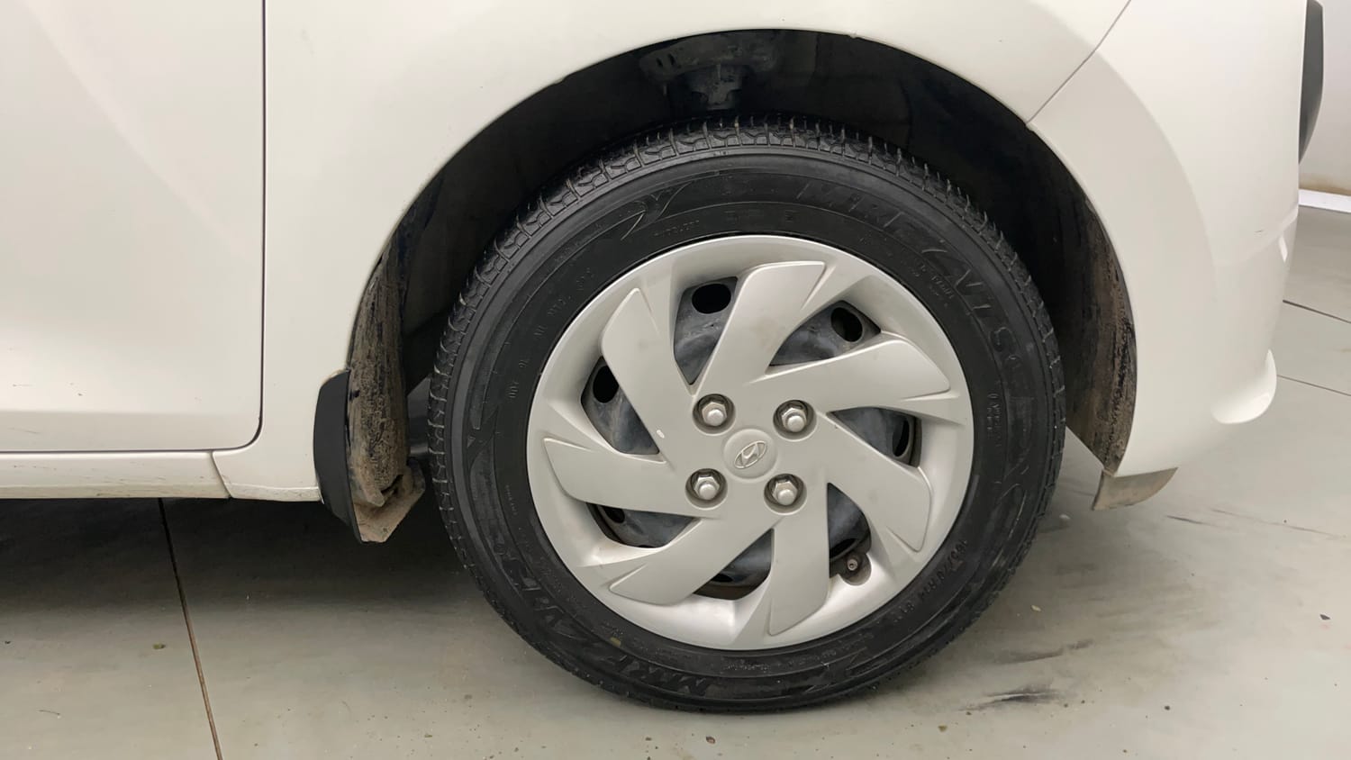 Used 2021 Hyundai Santro Sportz AMT Petrol Automatic tyres RIGHT FRONT TYRE RIM VIEW