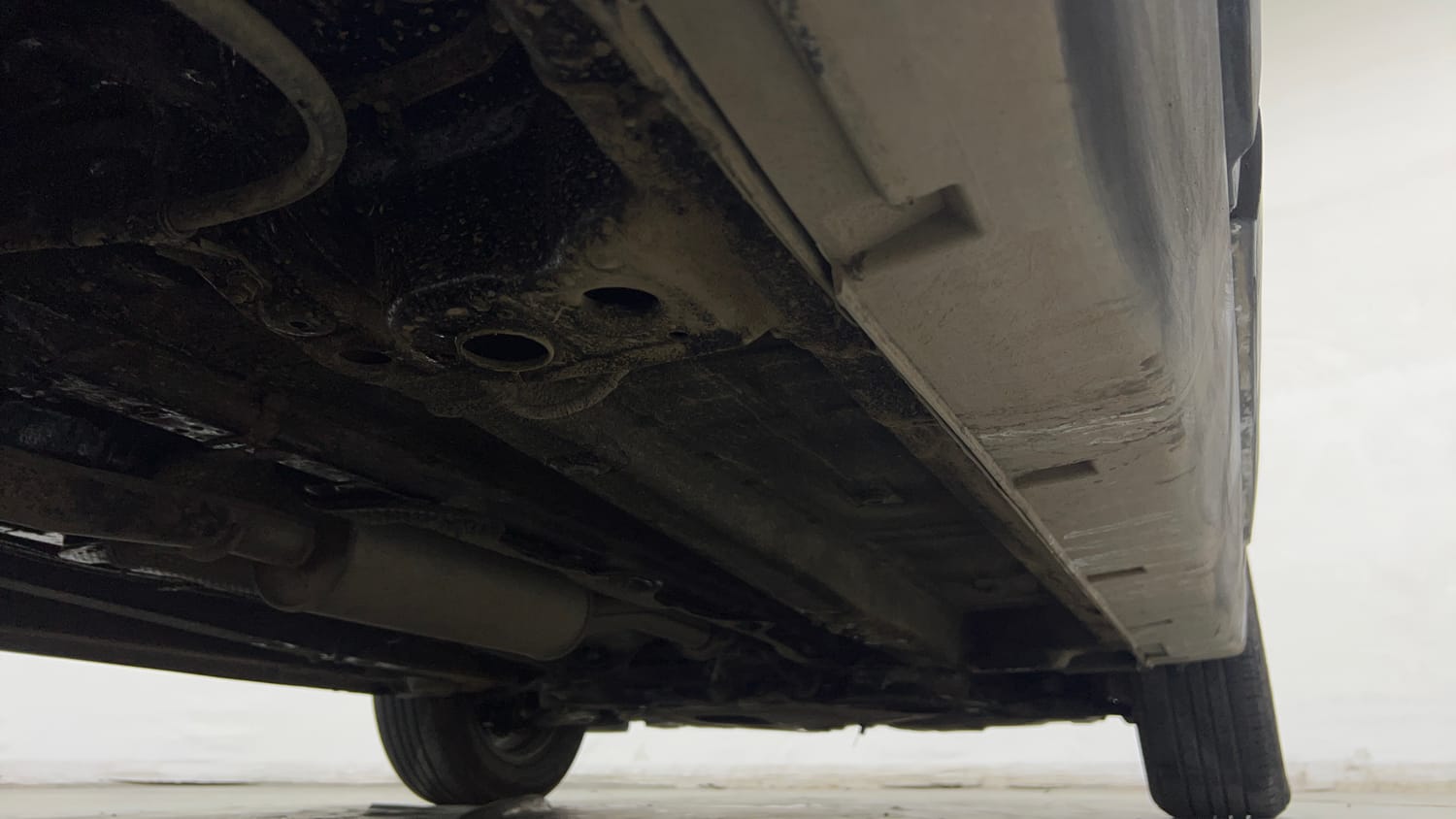 Used 2022 Mahindra XUV 300 W8 (O) 1.5 Diesel Diesel Manual extra REAR RIGHT UNDERBODY VIEW