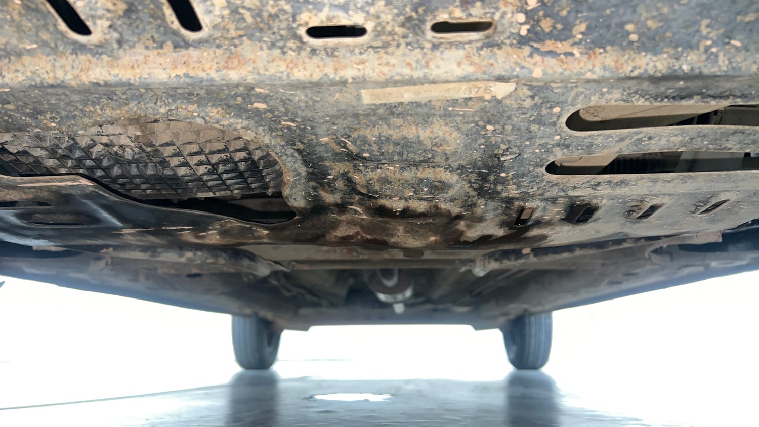 Used 2022 Renault Kwid RXT 1.0 AMT (O) Petrol Automatic extra FRONT LEFT UNDERBODY VIEW