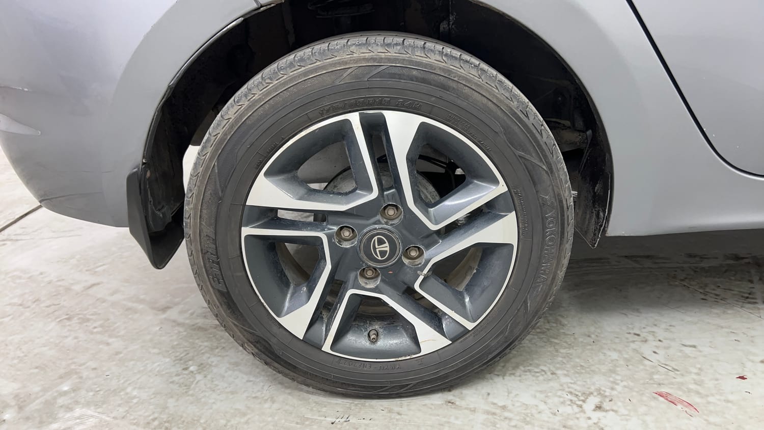 Used 2019 Tata Tigor Revotron XZA Petrol Automatic tyres RIGHT REAR TYRE RIM VIEW