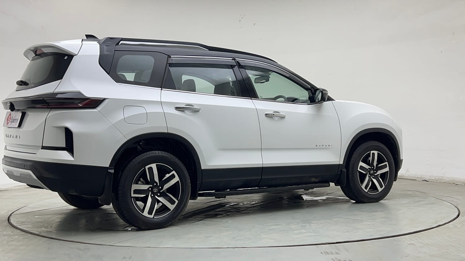 Used 2026 Tata Safari Accomplished X Automatic Petrol Automatic exterior RIGHT REAR CORNER VIEW