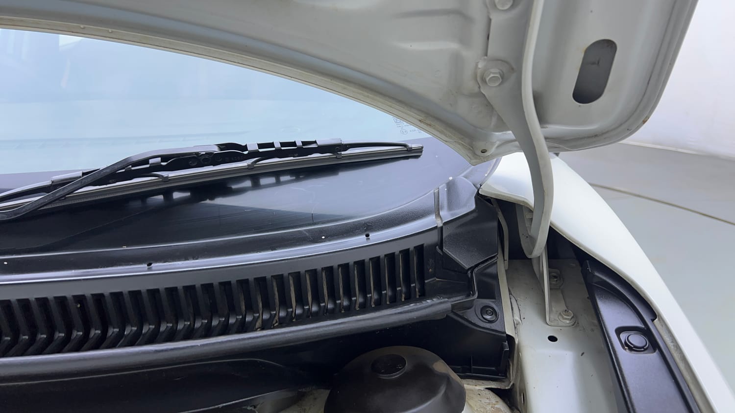 Used 2018 Maruti Suzuki Baleno Delta 1.2 Petrol Manual engine ENGINE LEFT SIDE HINGE & APRON VIEW