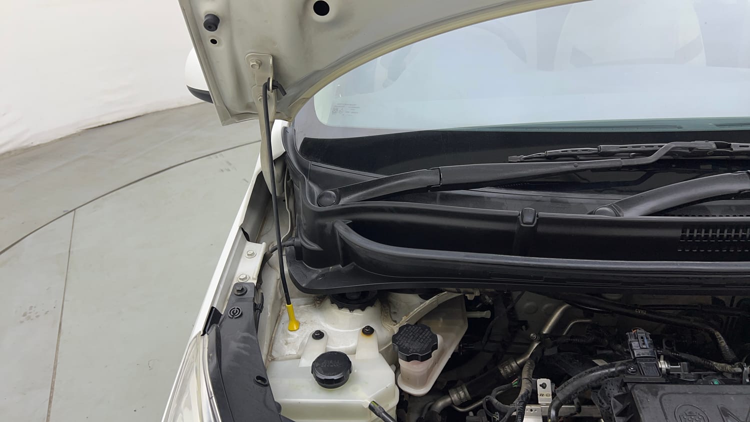 Used 2019 Hyundai Santro Magna CNG Cng Manual engine ENGINE RIGHT SIDE HINGE & APRON VIEW