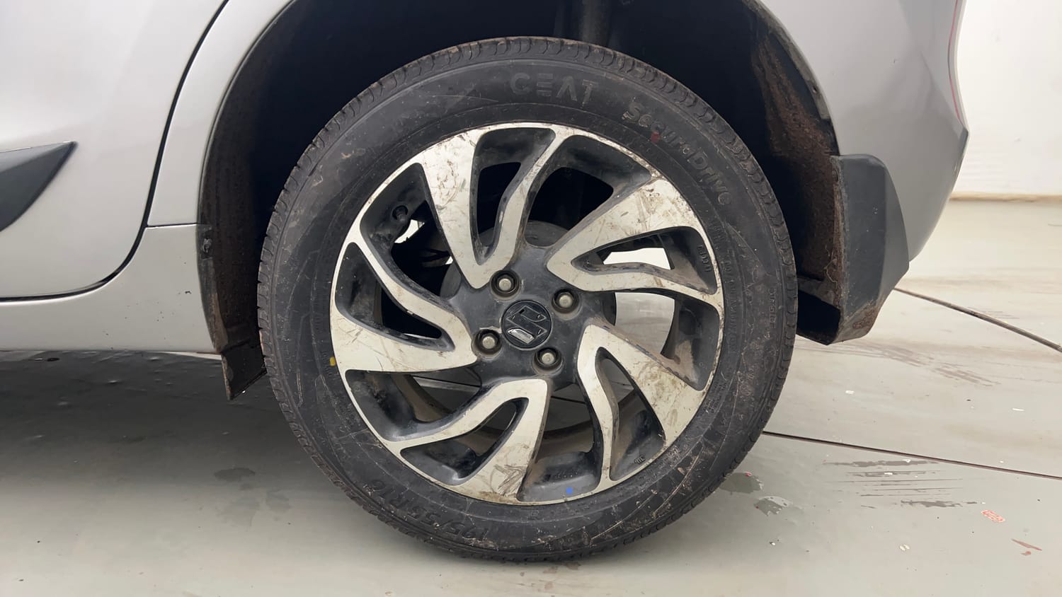 Used 2020 Maruti Suzuki Baleno Alpha Automatic Petrol Automatic tyres LEFT REAR TYRE RIM VIEW