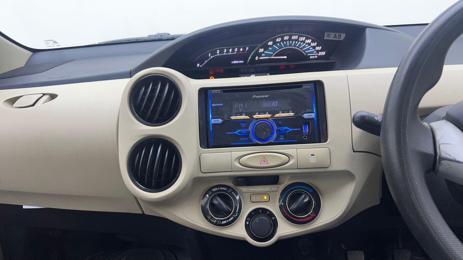 Used 2016 Toyota Etios Liva VD Diesel Manual interior MUSIC SYSTEM & AC CONTROL VIEW