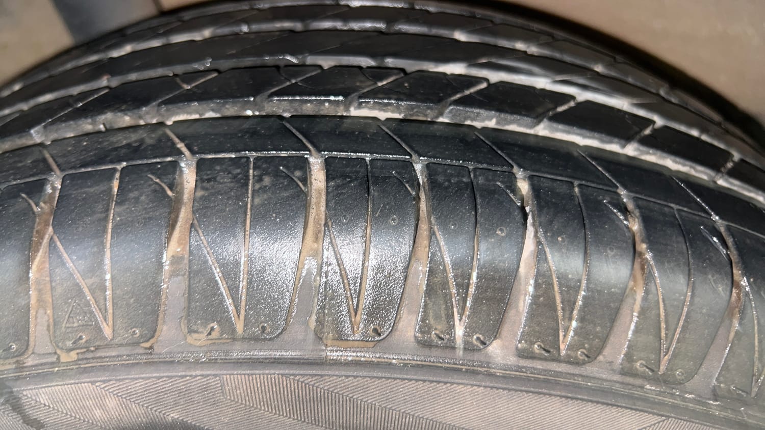 Used 2020 Hyundai Venue SX 1.0 Turbo Petrol Manual tyres RIGHT REAR TYRE TREAD VIEW