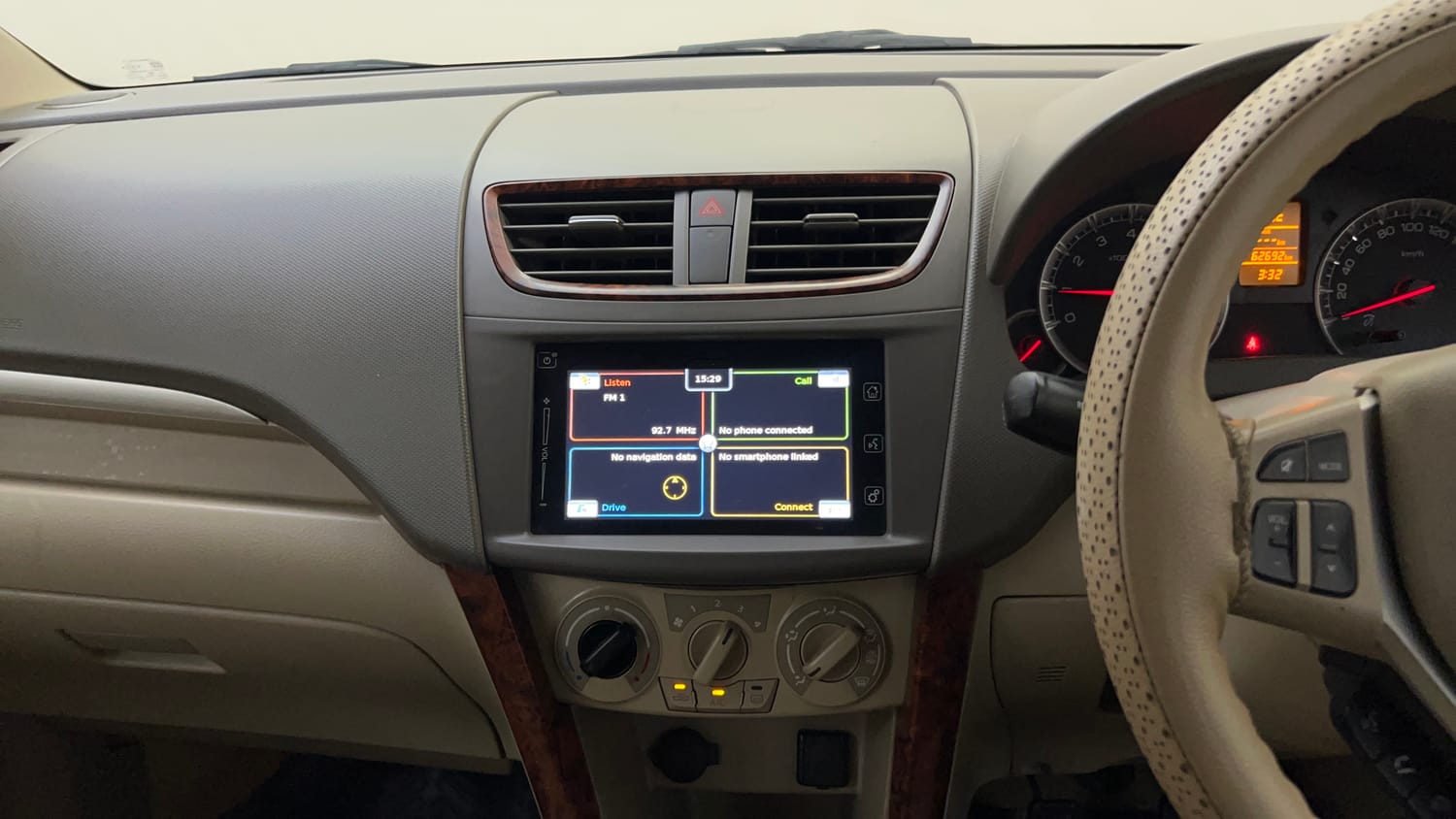 Used 2017 Maruti Suzuki Ertiga ZXI+ Petrol Manual top_features Touch screen infotainment system