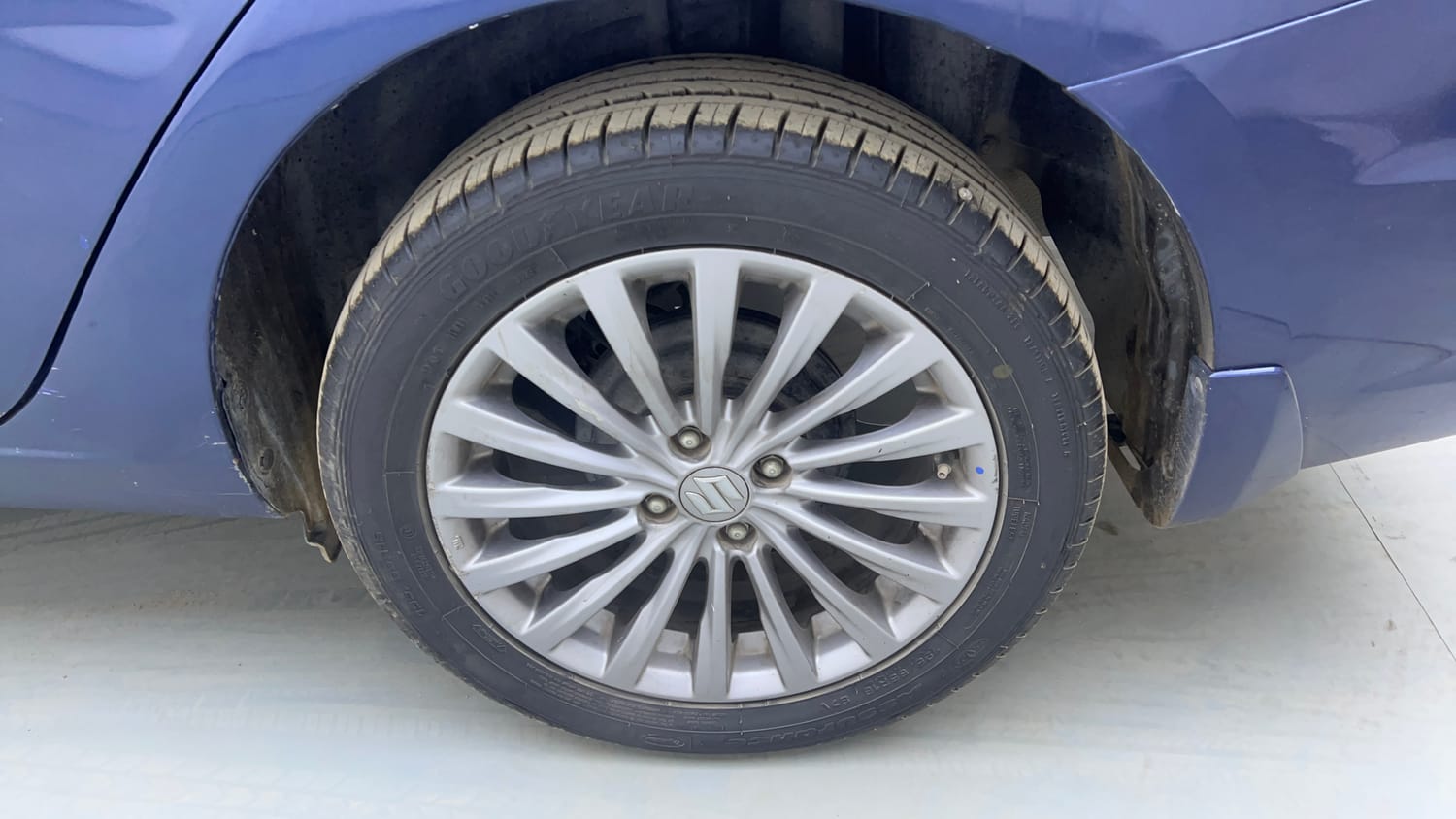 Used 2017 Maruti Suzuki Ciaz Alpha 1.4 AT Petrol Automatic tyres LEFT REAR TYRE RIM VIEW