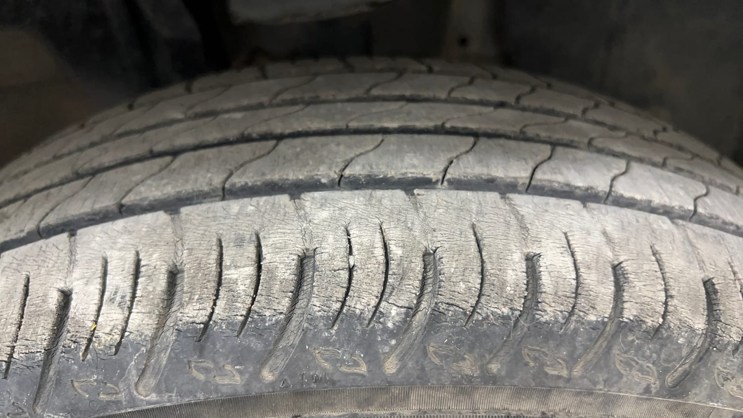 Used 2022 Renault Kiger RXZ AMT Petrol Automatic tyres RIGHT FRONT TYRE TREAD VIEW