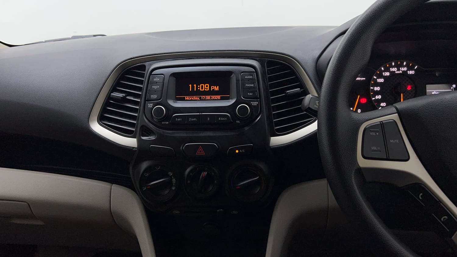 Used 2019 Hyundai Santro Magna CNG Cng Manual interior MUSIC SYSTEM & AC CONTROL VIEW