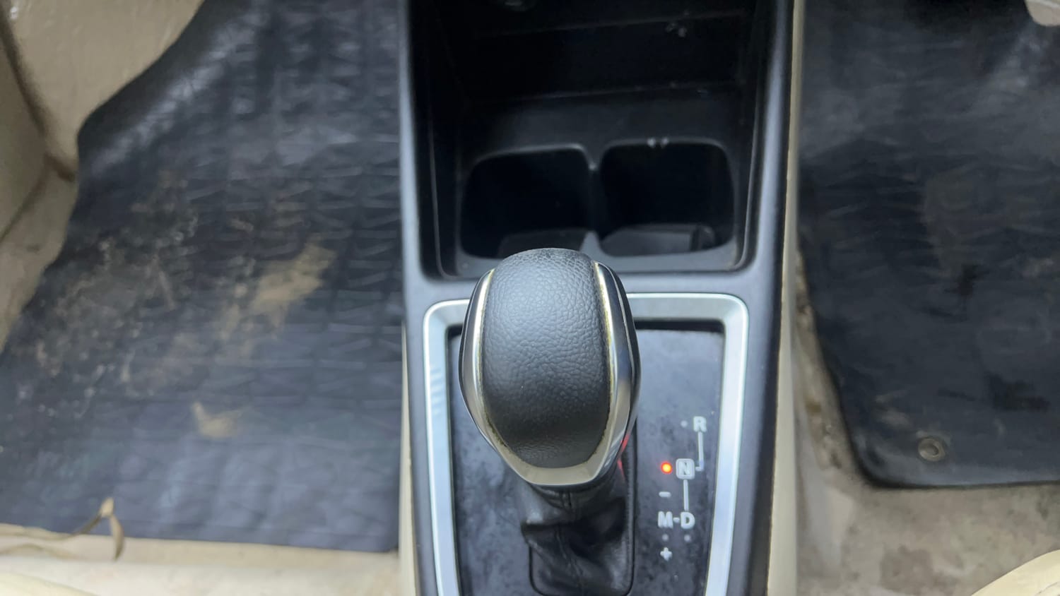 Used 2017 Maruti Suzuki Dzire ZXi Plus AMT Petrol Automatic interior GEAR  KNOB VIEW