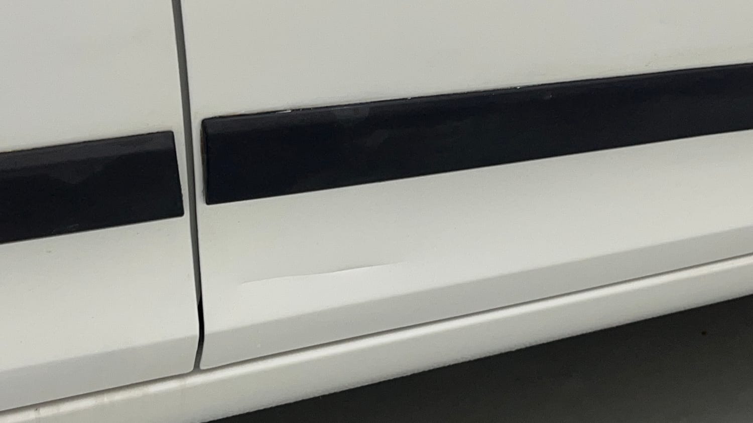 Used 2017 Maruti Suzuki Swift Lxi (O) Petrol Manual dents MINOR DENT