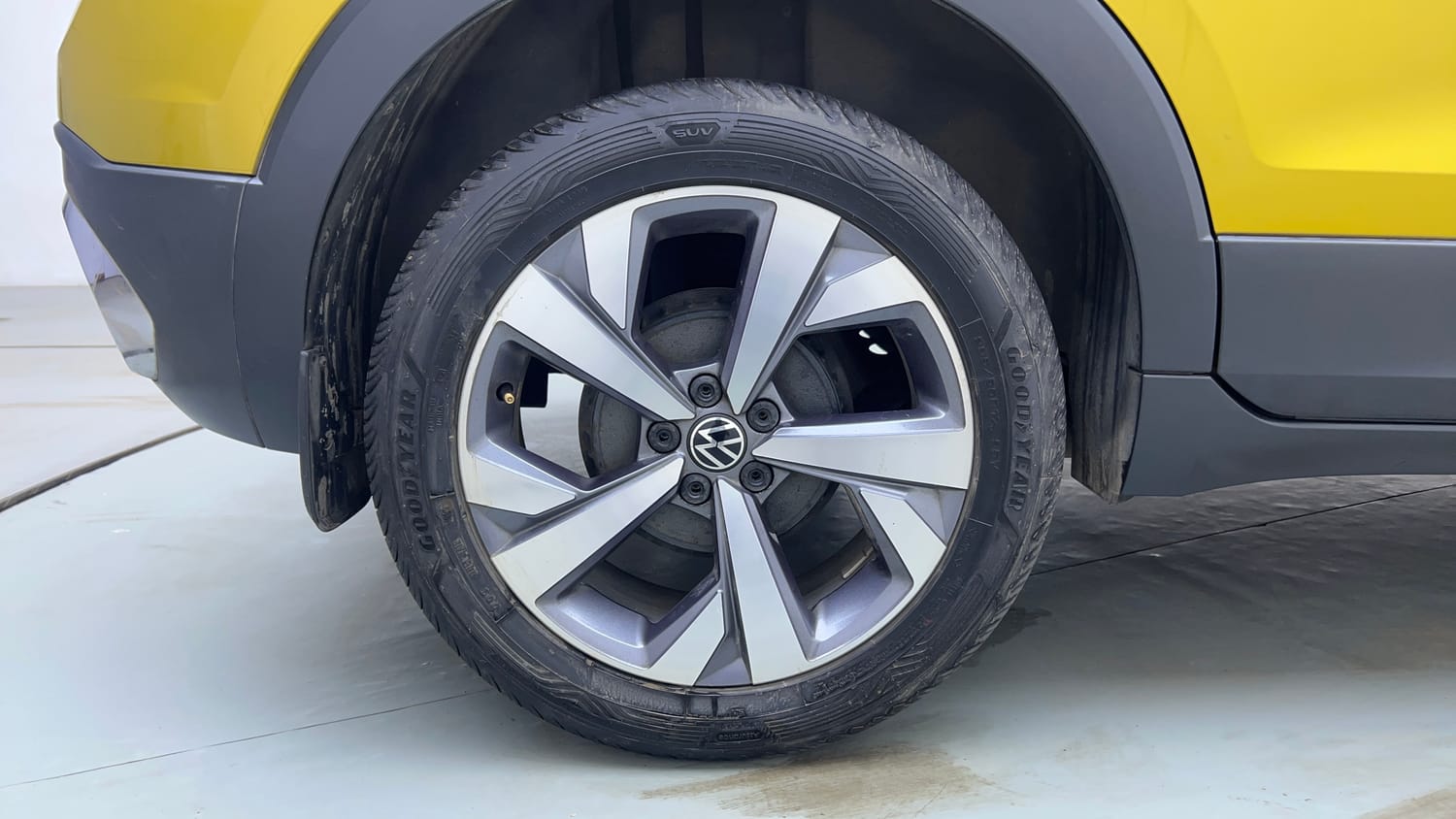 Used 2022 Volkswagen Taigun Topline 1.0 TSI MT Petrol Manual tyres RIGHT REAR TYRE RIM VIEW