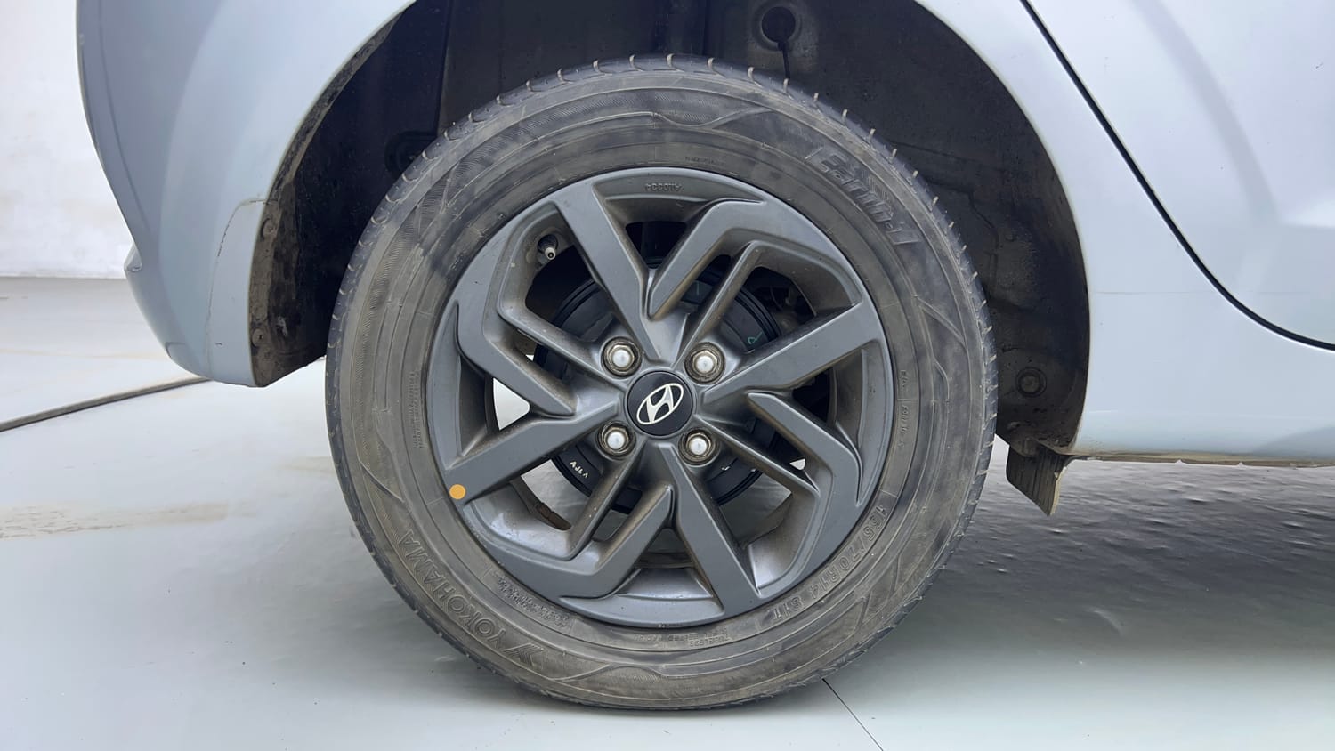 Used 2017 Maruti Suzuki Ertiga VXI CNG Cng Manual tyres RIGHT REAR TYRE RIM VIEW