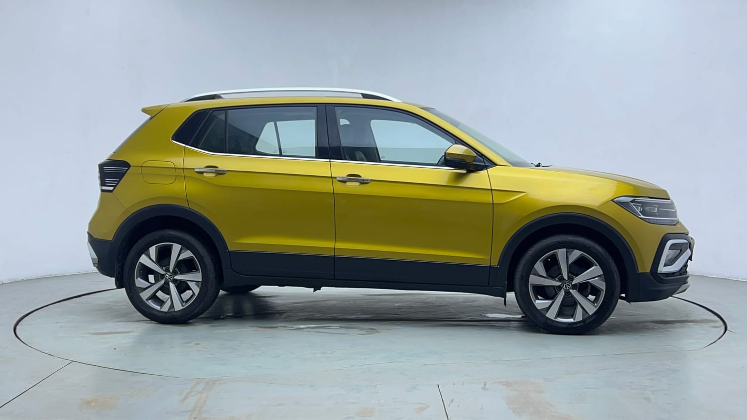 Used 2022 Volkswagen Taigun Topline 1.0 TSI MT Petrol Manual exterior RIGHT SIDE VIEW