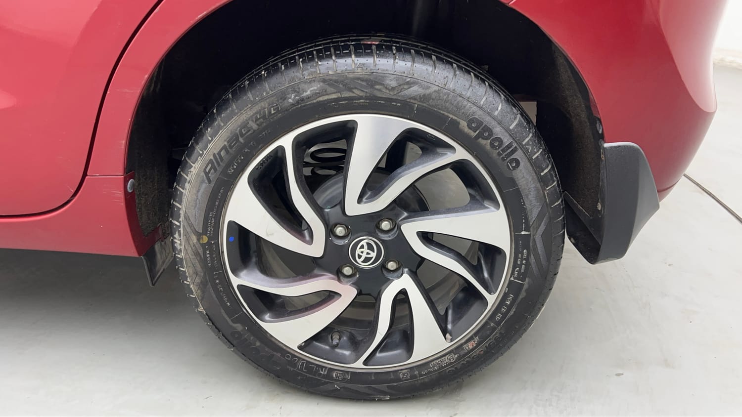 Used 2021 Toyota Glanza G CVT Petrol Automatic tyres LEFT REAR TYRE RIM VIEW