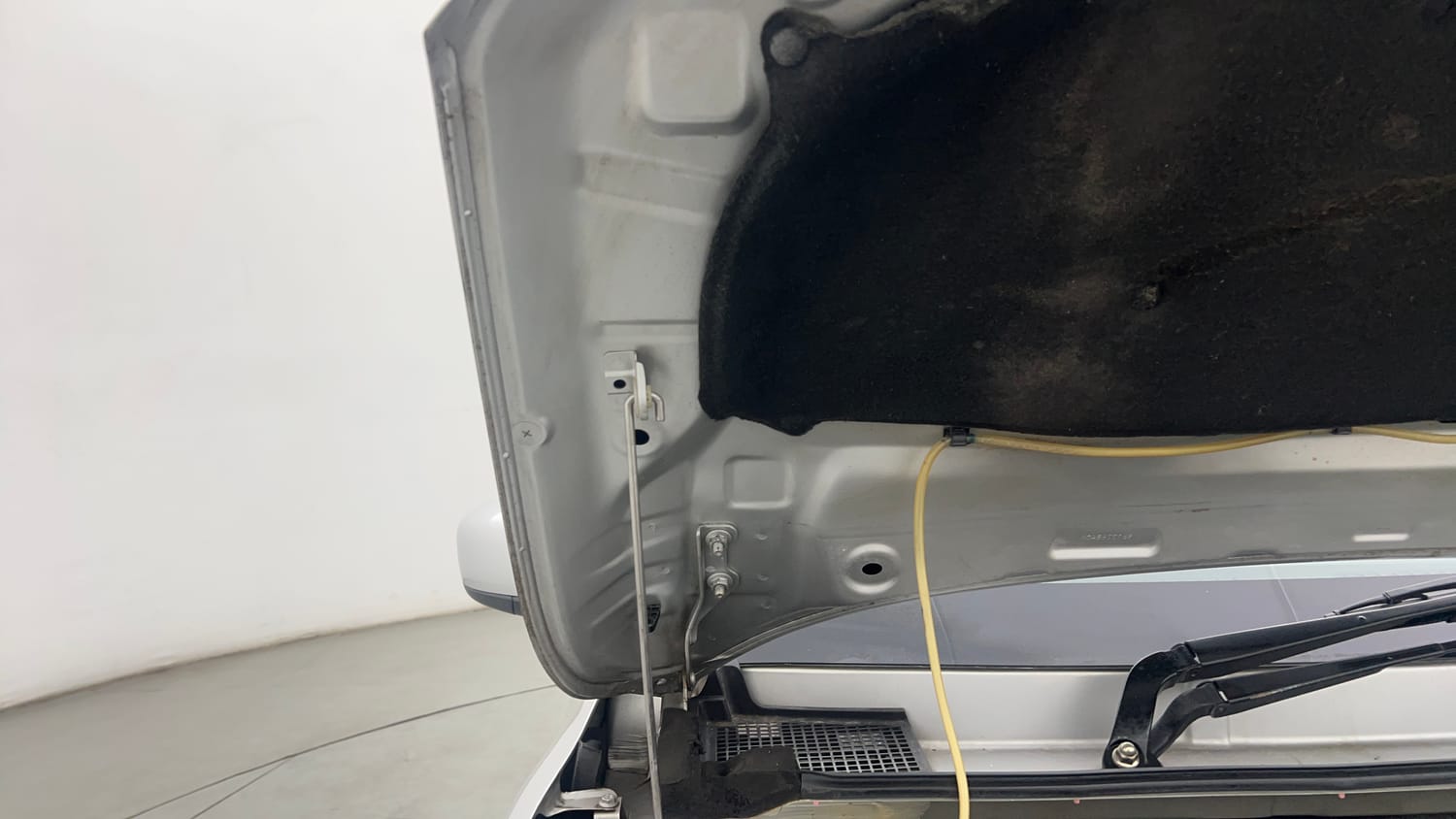 Used 2022 Renault Kwid RXT 1.0 AMT (O) Petrol Automatic engine ENGINE RIGHT SIDE HINGE & APRON VIEW