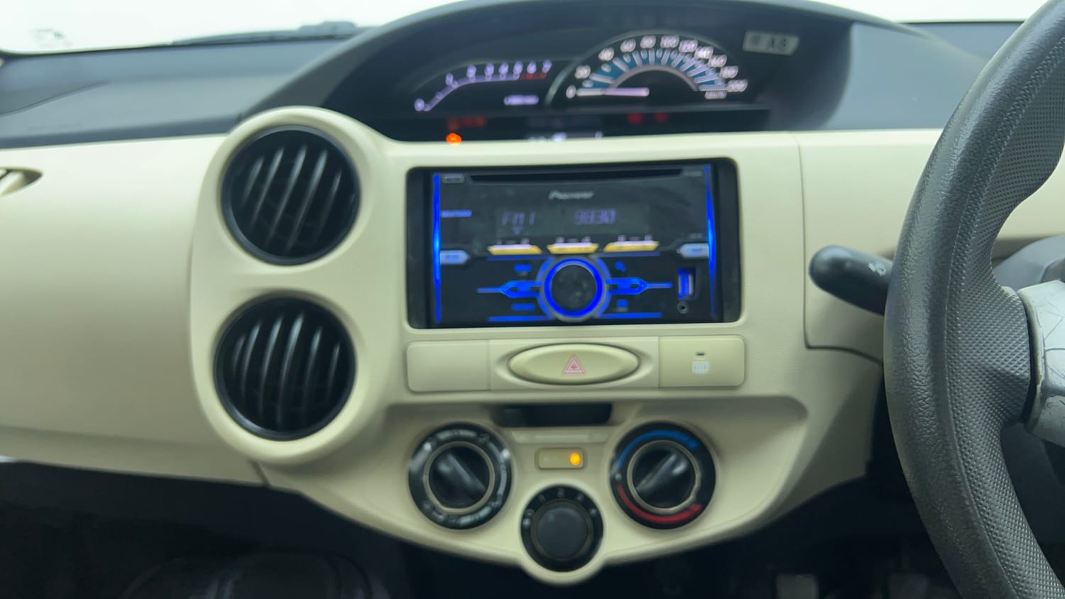 Used 2016 Toyota Etios Liva VD Diesel Manual top_features Integrated (in-dash) music system