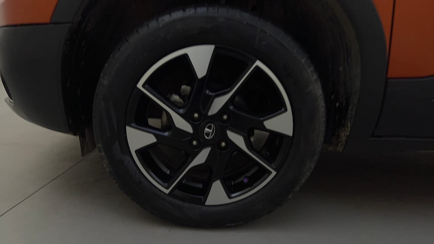 Used 2026 Tata Punch Creative Dual Tone AMT Sunroof Petrol Automatic tyres LEFT FRONT TYRE RIM VIEW